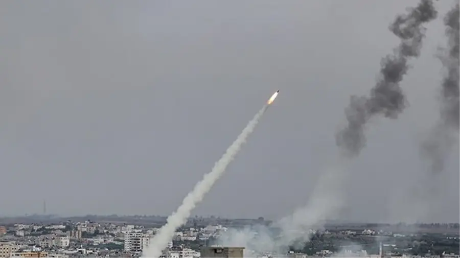 Hamas'ın askeri kanadı İzzeddin el-Kassam Tugayları, İsrail'in sivillere yönelik katliamlarına tepki olarak Tel Aviv'e füze saldırısı düzenlediklerini duyurdu