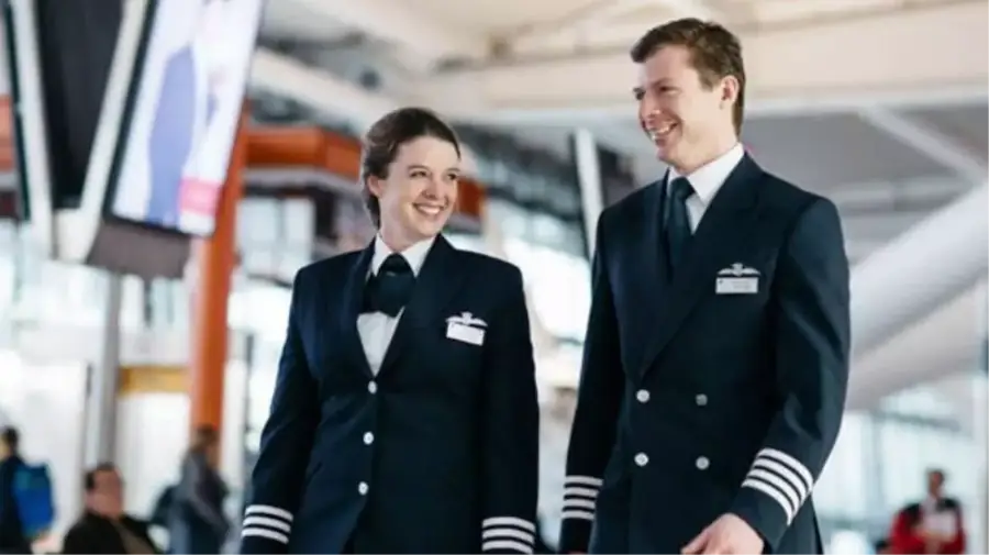 Bir İngiliz Havayolları pilotu, sarhoş halde üç kadın hostese saldırdığı iddiasıyla görevden alındı