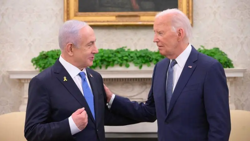 Beyaz Saray'dan yapılan açıklamaya göre, Biden ile Netanyahu arasındaki telefon görüşmesine Başkan Yardımcısı Kamala Harris de katıldı