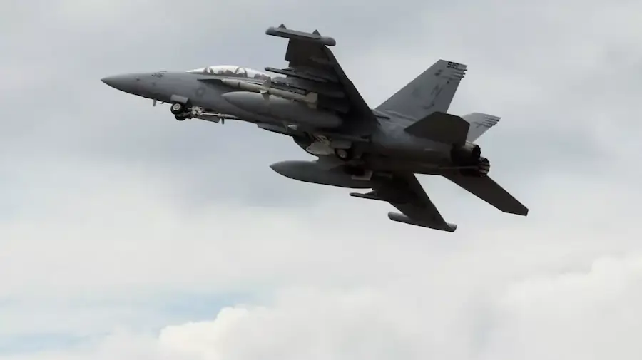 ABD'nin Washington eyaletinde ABD Donanması'na ait EA-18G Growler tipi savaş uçağı düştü