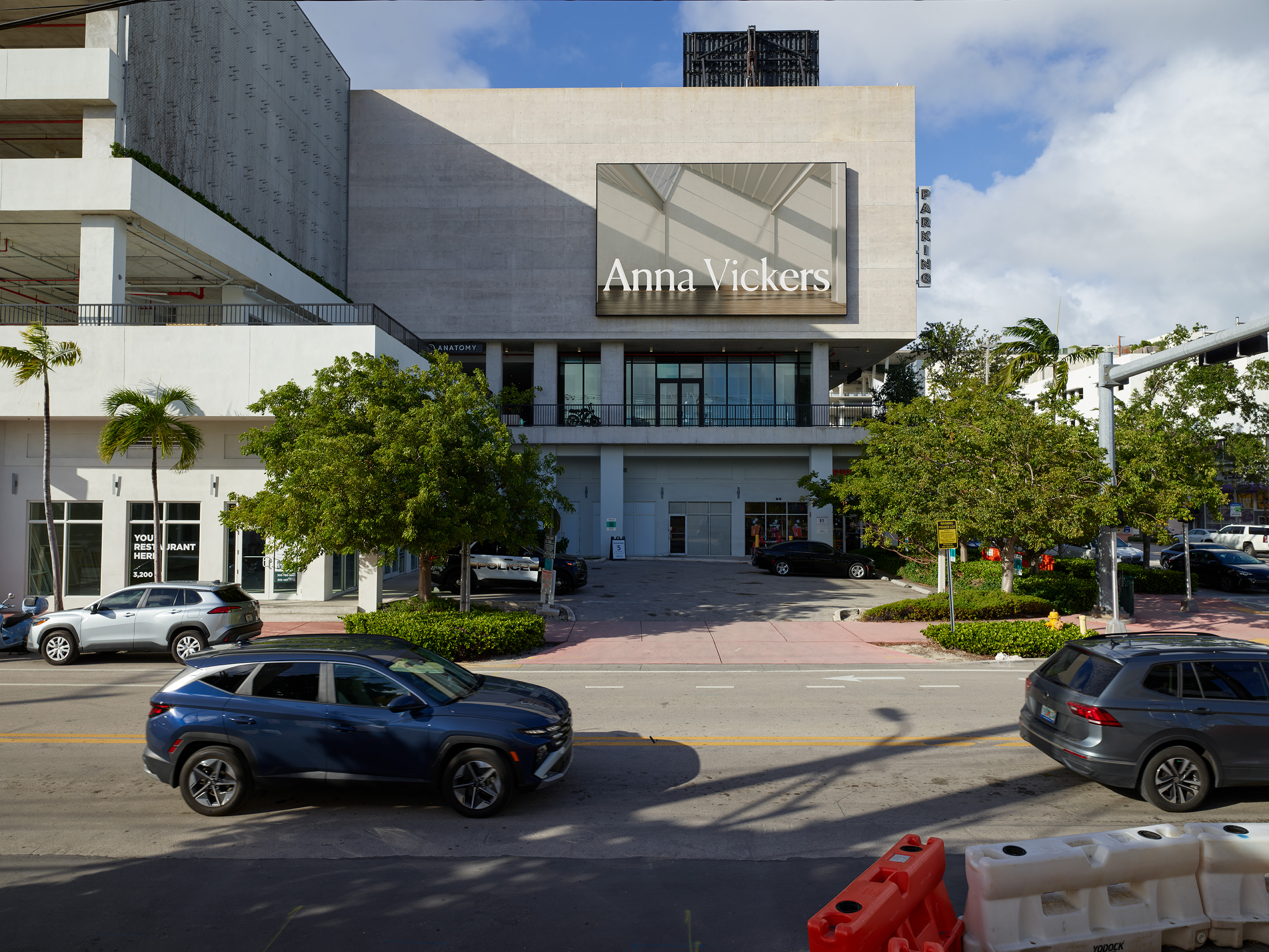 Sorry I’m A Lady, directed by Jonathan Gonzalez featuring paintings by Anna Vickers. Film installation on the public video screen at 1212 Lincoln, Miami Beach.