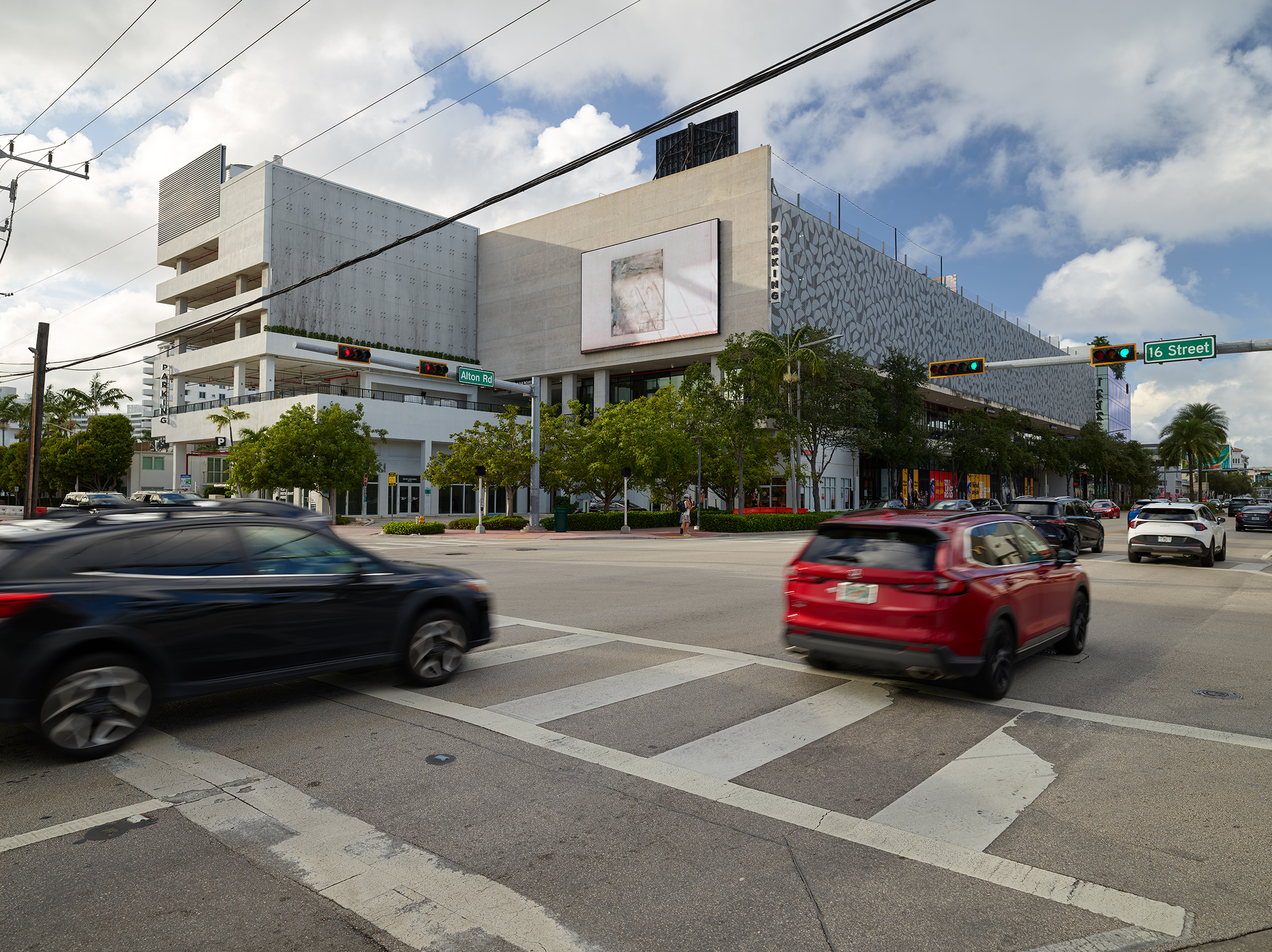 Sorry I’m A Lady, directed by Jonathan Gonzalez featuring paintings by Anna Vickers. Film installation on the public video screen at 1212 Lincoln, Miami Beach.