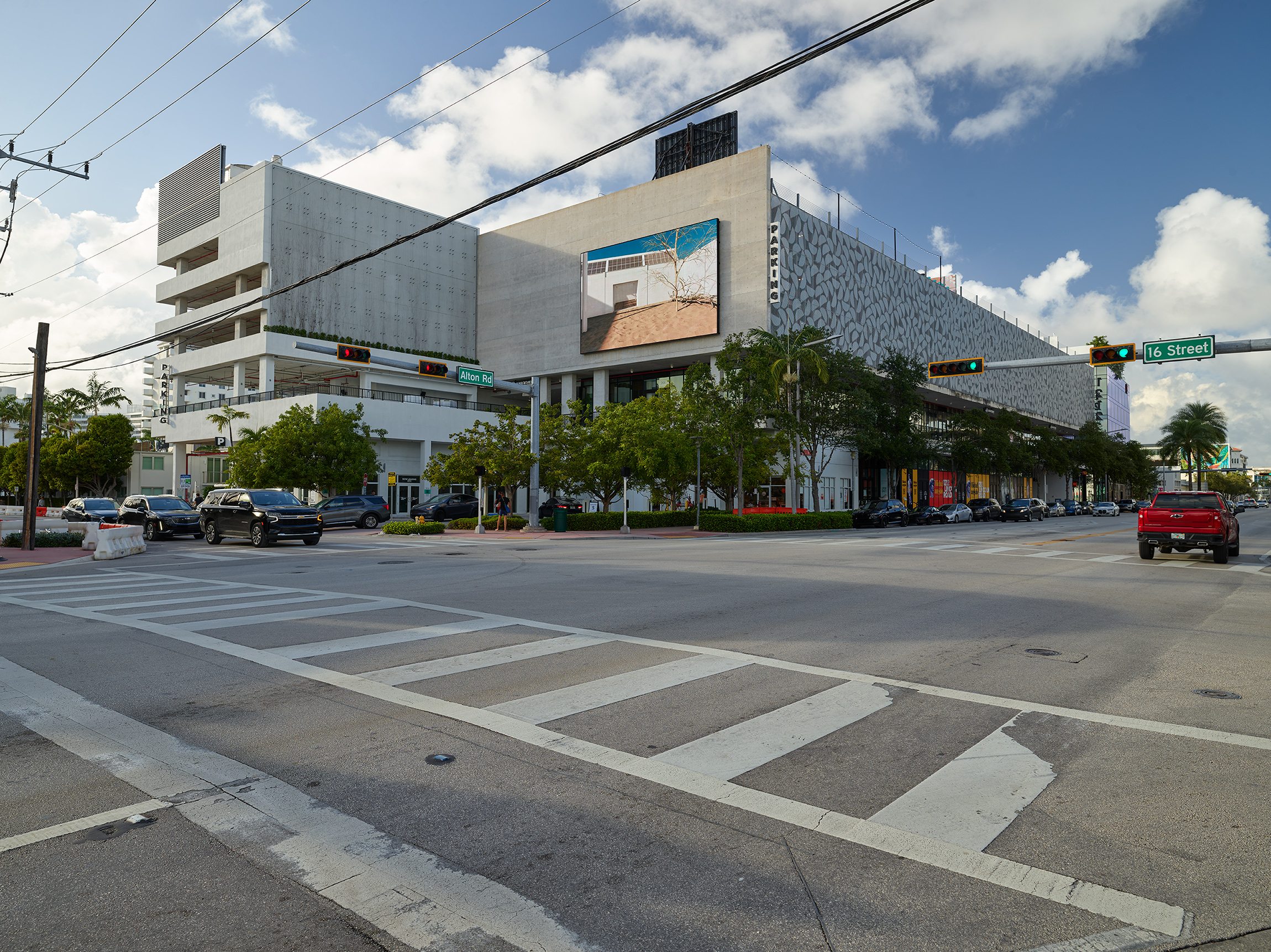 Sorry I’m A Lady, directed by Jonathan Gonzalez featuring paintings by Anna Vickers. Film installation on the public video screen at 1212 Lincoln, Miami Beach.