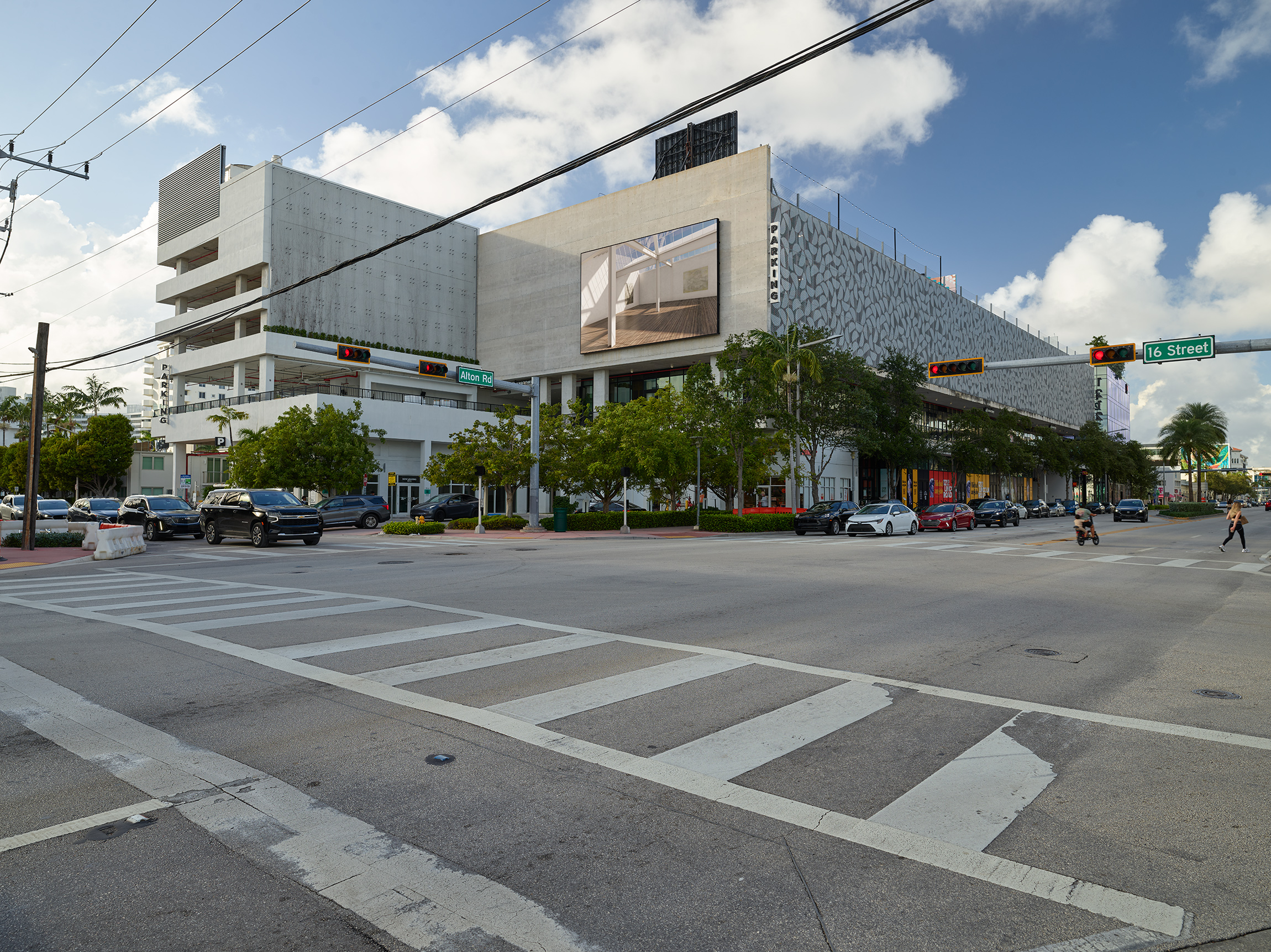 Sorry I’m A Lady, directed by Jonathan Gonzalez featuring paintings by Anna Vickers. Film installation on the public video screen at 1212 Lincoln, Miami Beach.