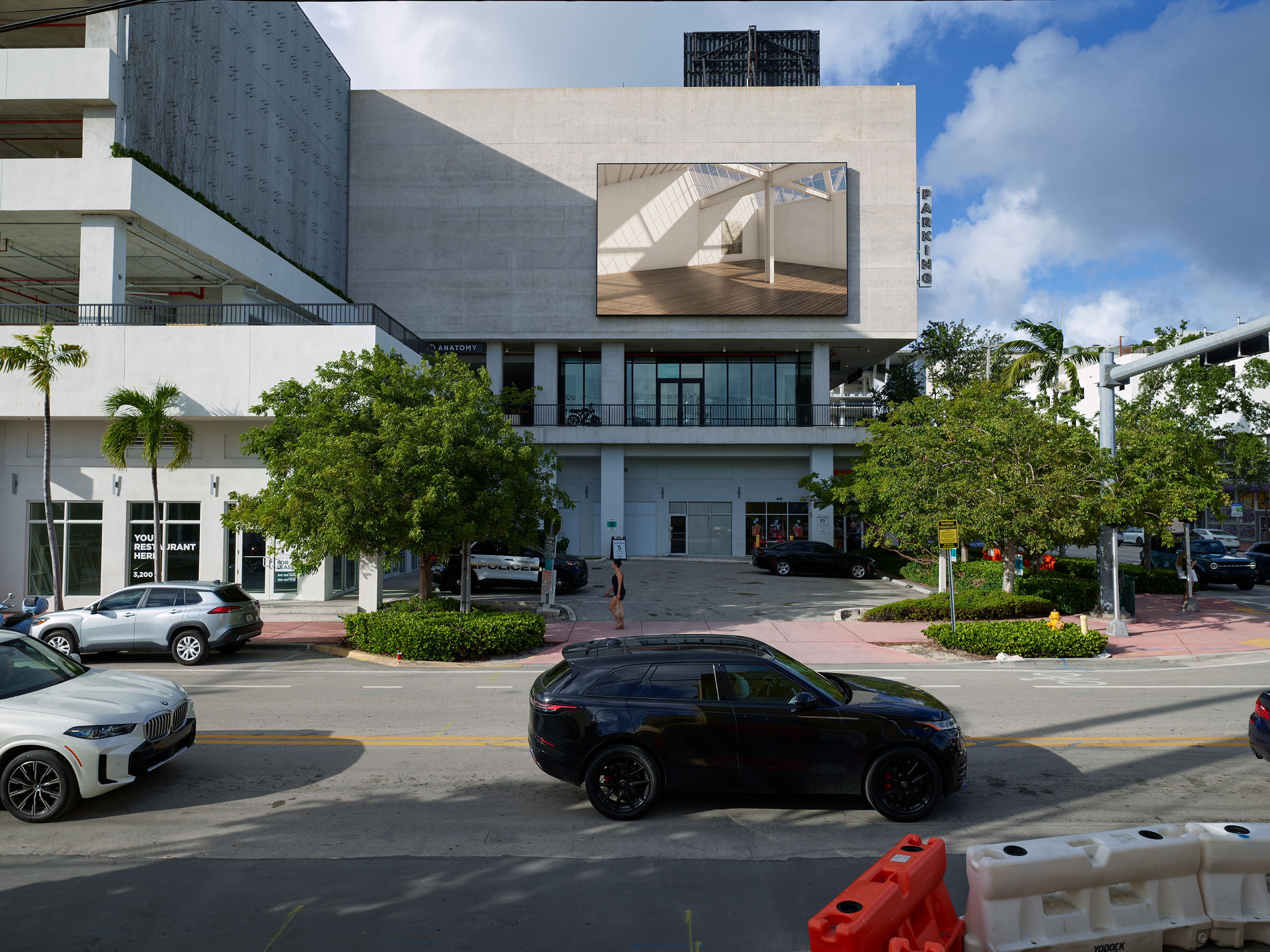 Sorry I’m A Lady, directed by Jonathan Gonzalez featuring paintings by Anna Vickers. Film installation on the public video screen at 1212 Lincoln, Miami Beach.