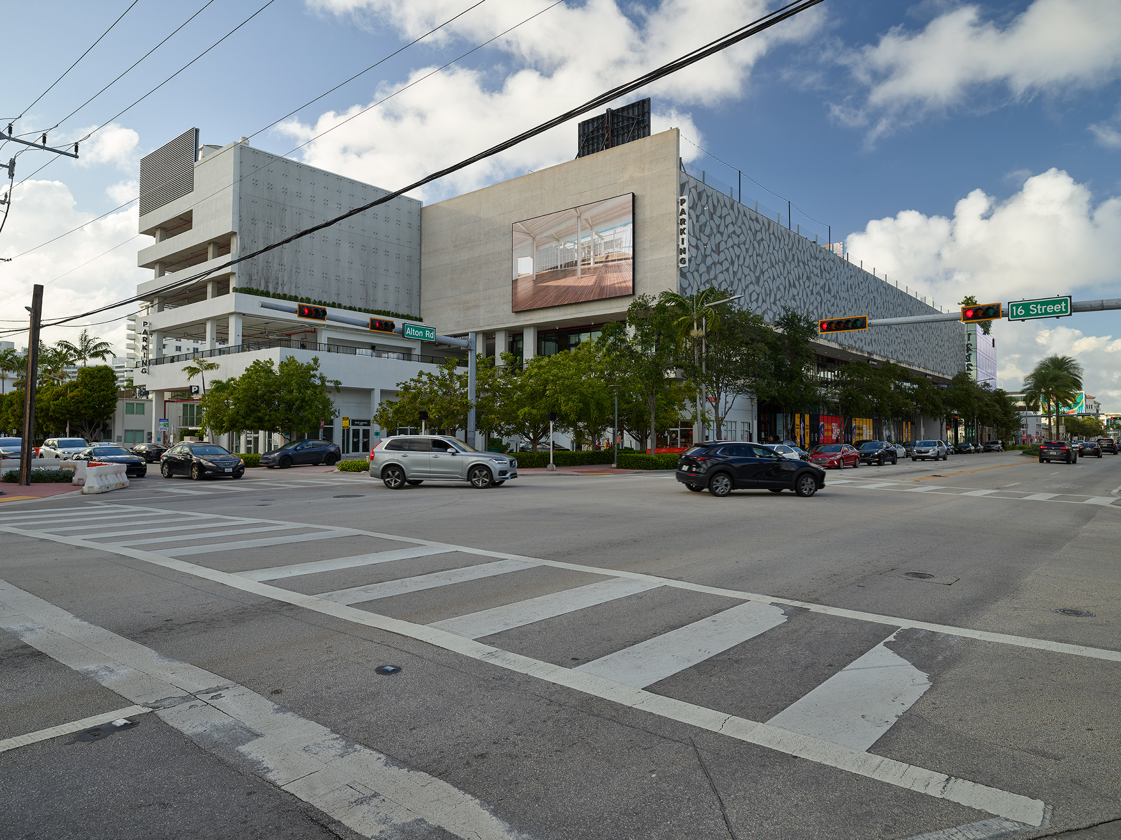 Sorry I’m A Lady, directed by Jonathan Gonzalez featuring paintings by Anna Vickers. Film installation on the public video screen at 1212 Lincoln, Miami Beach.