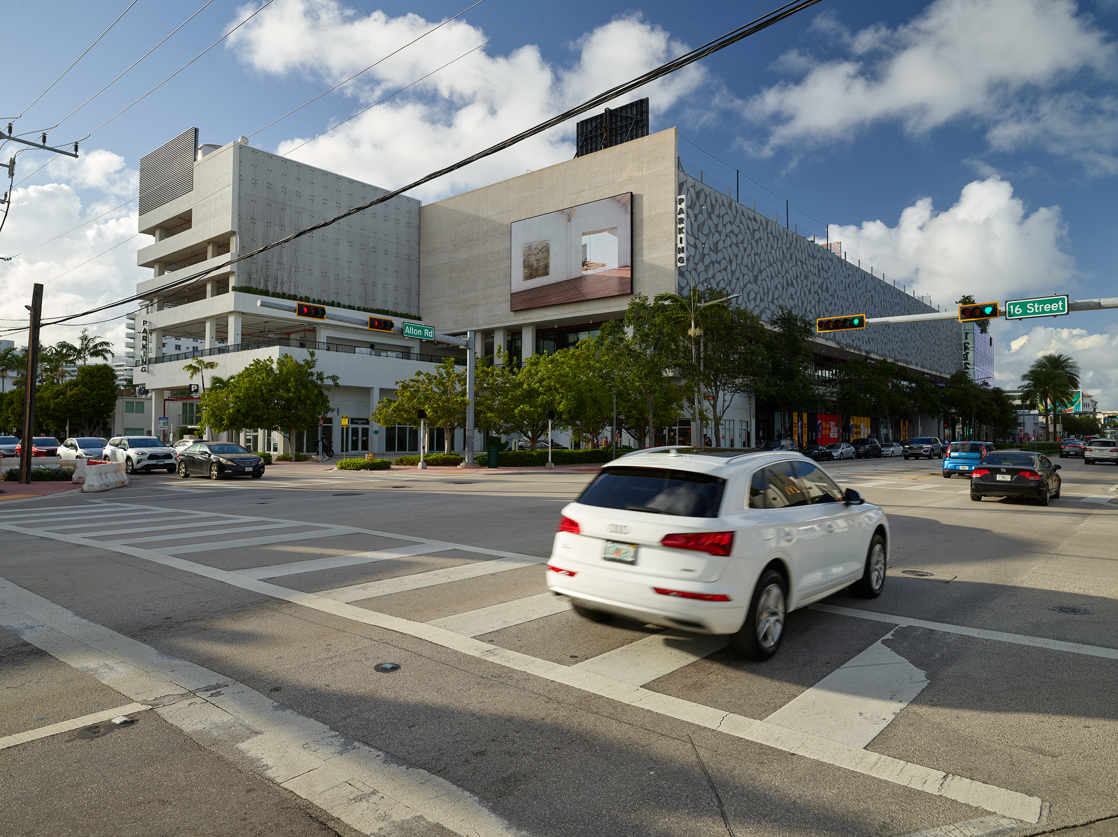 Sorry I’m A Lady, directed by Jonathan Gonzalez featuring paintings by Anna Vickers. Film installation on the public video screen at 1212 Lincoln, Miami Beach.