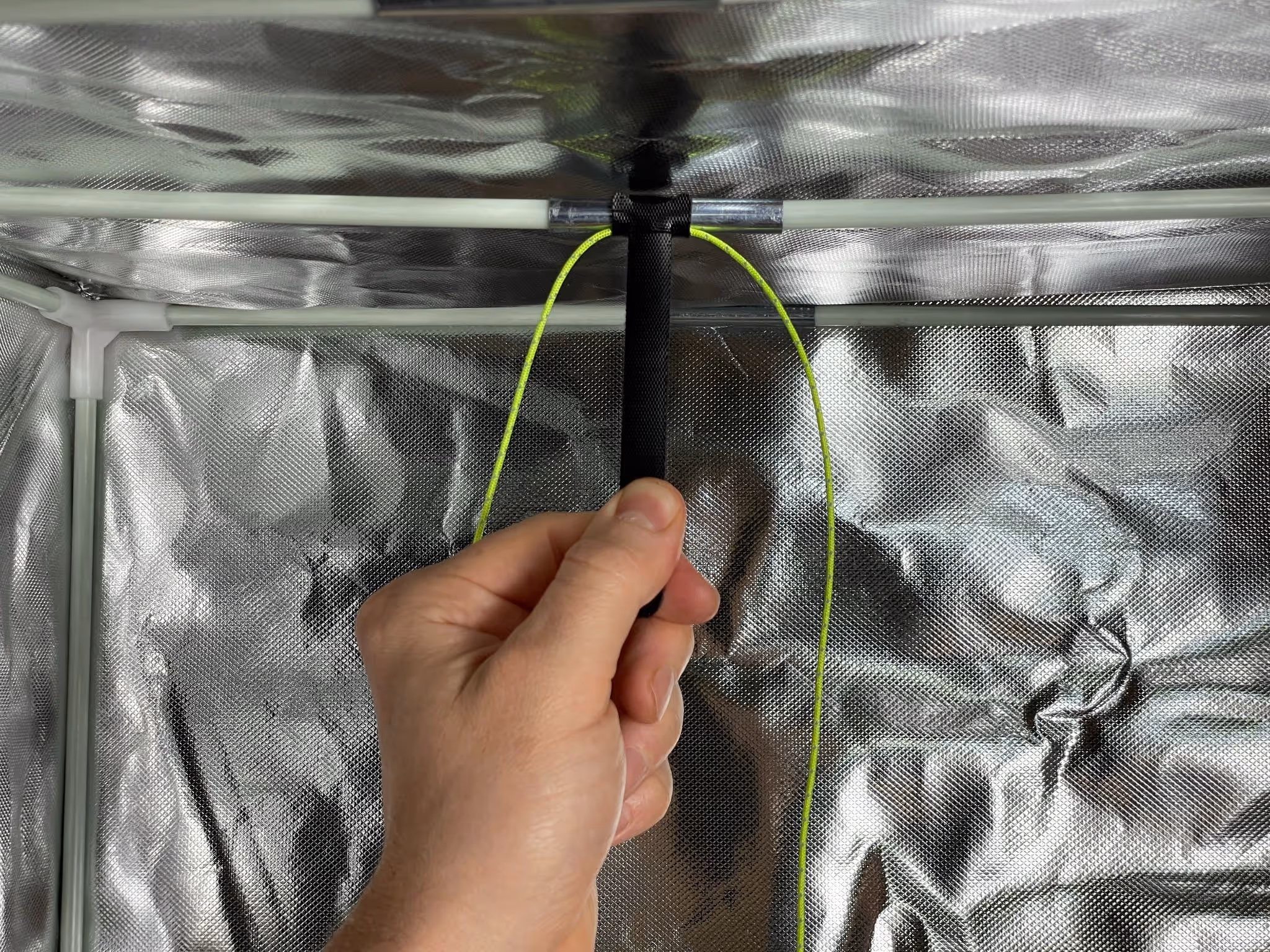 9 Tighten velcro strap around the paracord