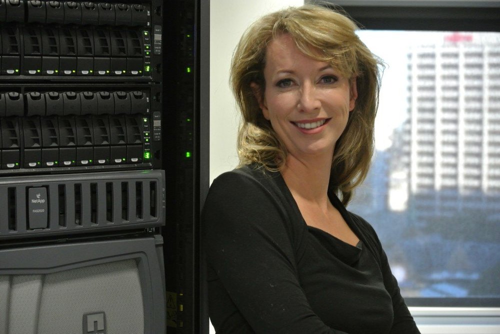 aKin team poses with Minister Ed Husic, with companies robot in centre