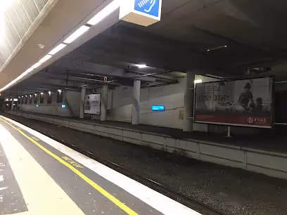 Box Hill Bus Station/Station St