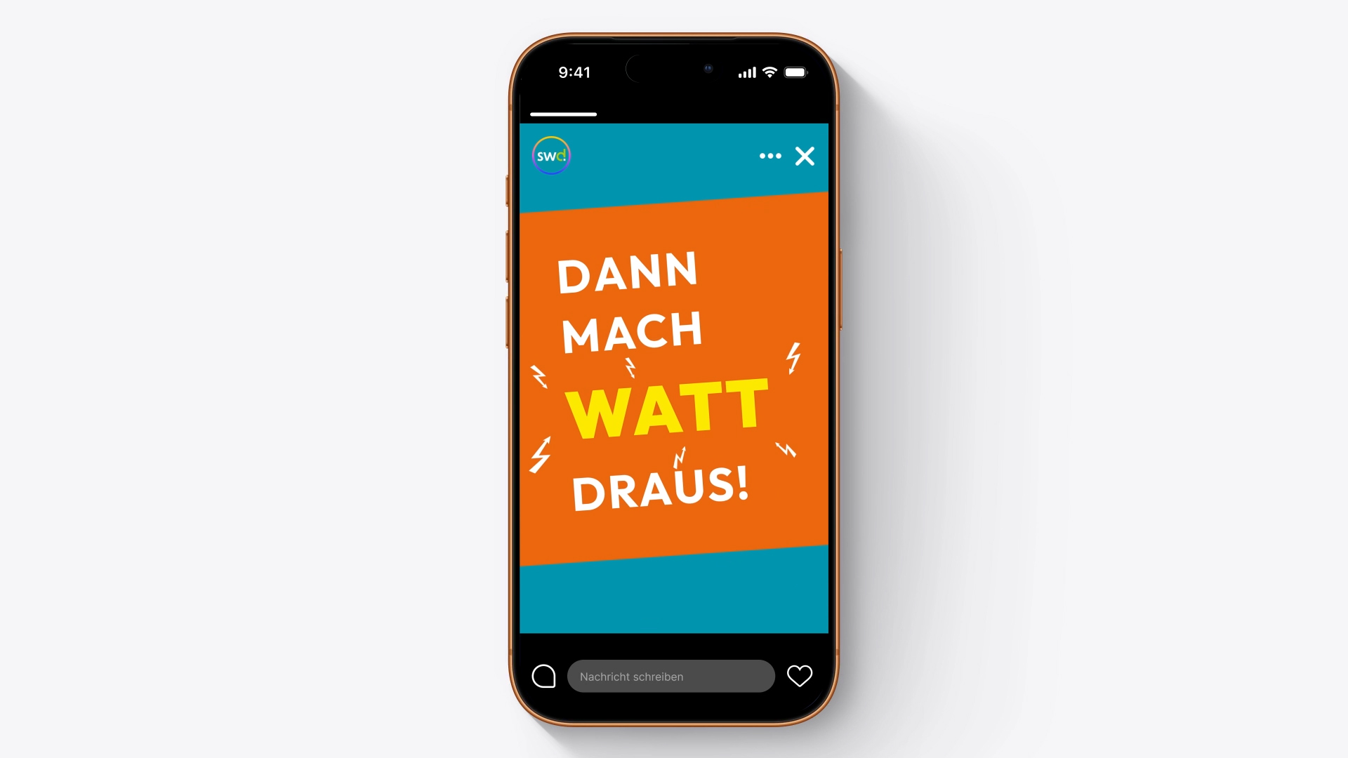 Moderne Out-of-Home-Großfläche mit dem Employer Branding Motiv des regionalen Energieversorgers SWD. Vier farbige Flächen (Gelb, Grün, Orange, Petrol) dienen als Eyecatcher. In drei Flächen befindet sich jeweils ein Mensch, der einen symbolischen Gegenstand vor sein Gesicht hält. In der vierten Fläche steht die Headline Mach watt mit Energie und die Logos des Absenders.