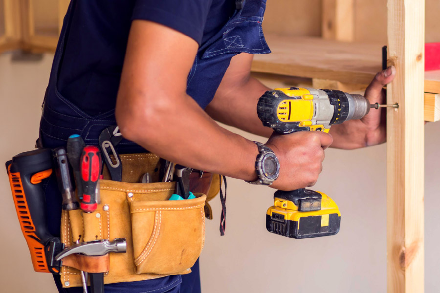 Handyman or Professional Contractor – Which is Best For Your Single Family Rental?