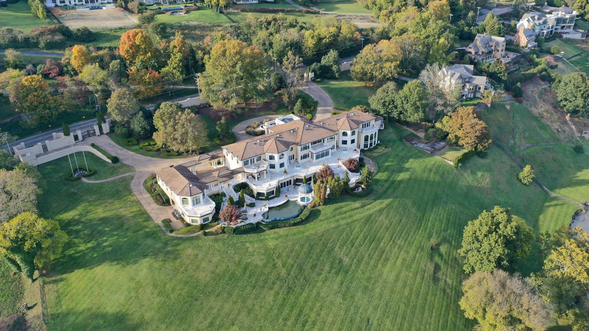 Discover how helicopter tours, aerial surveys, and heavy-lift construction services enhance real estate marketing and development so you can build and sell faster.