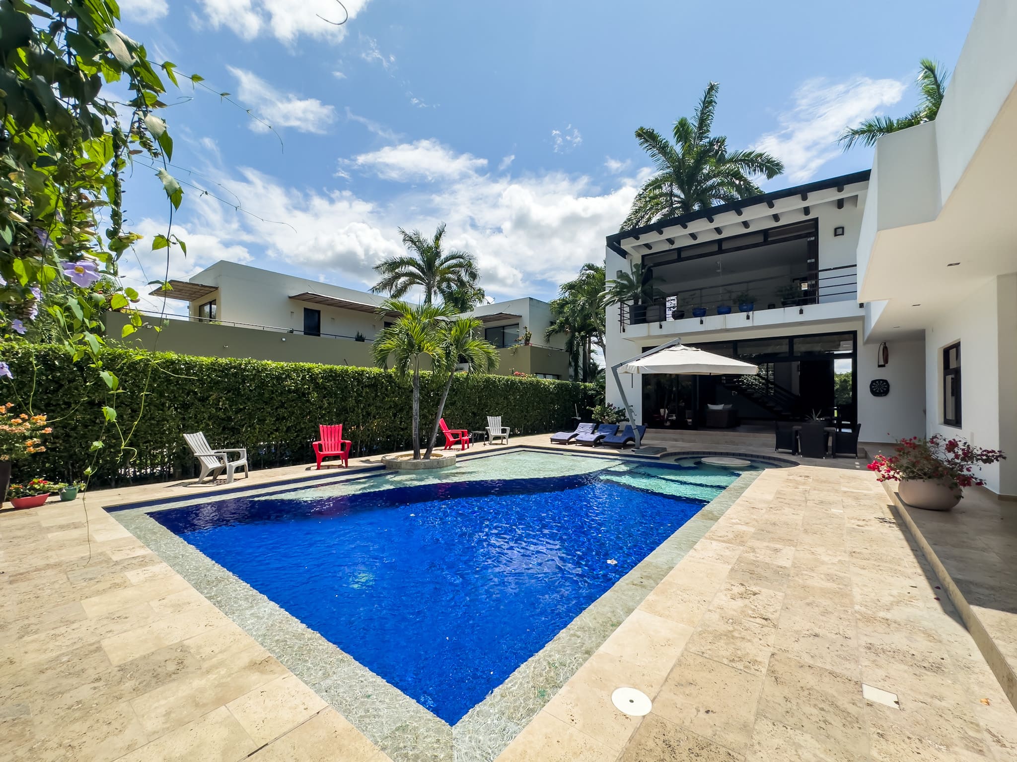 Casa con piscina a la venta, en Lagos del Peñon. (Girardot)
