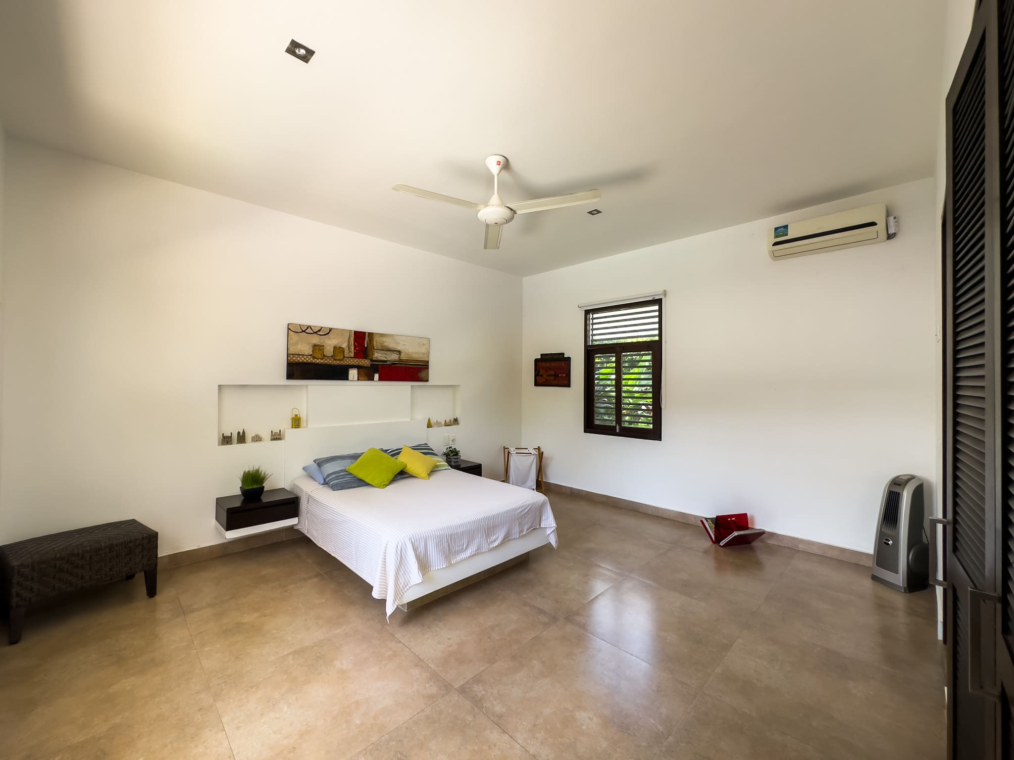 Casa con piscina a la venta, en Lagos del Peñon. (Girardot)