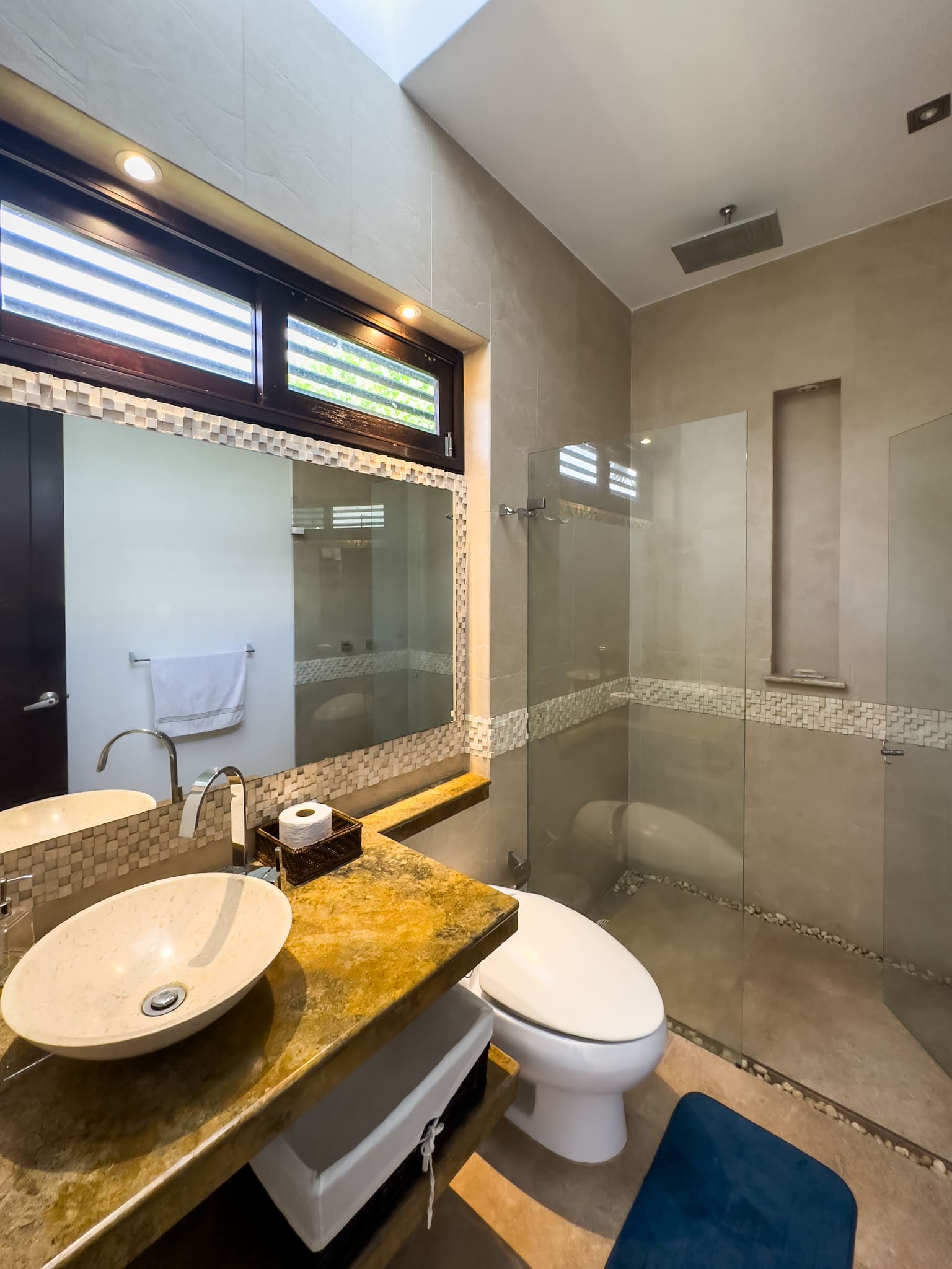 Casa con piscina a la venta, en Lagos del Peñon. (Girardot)