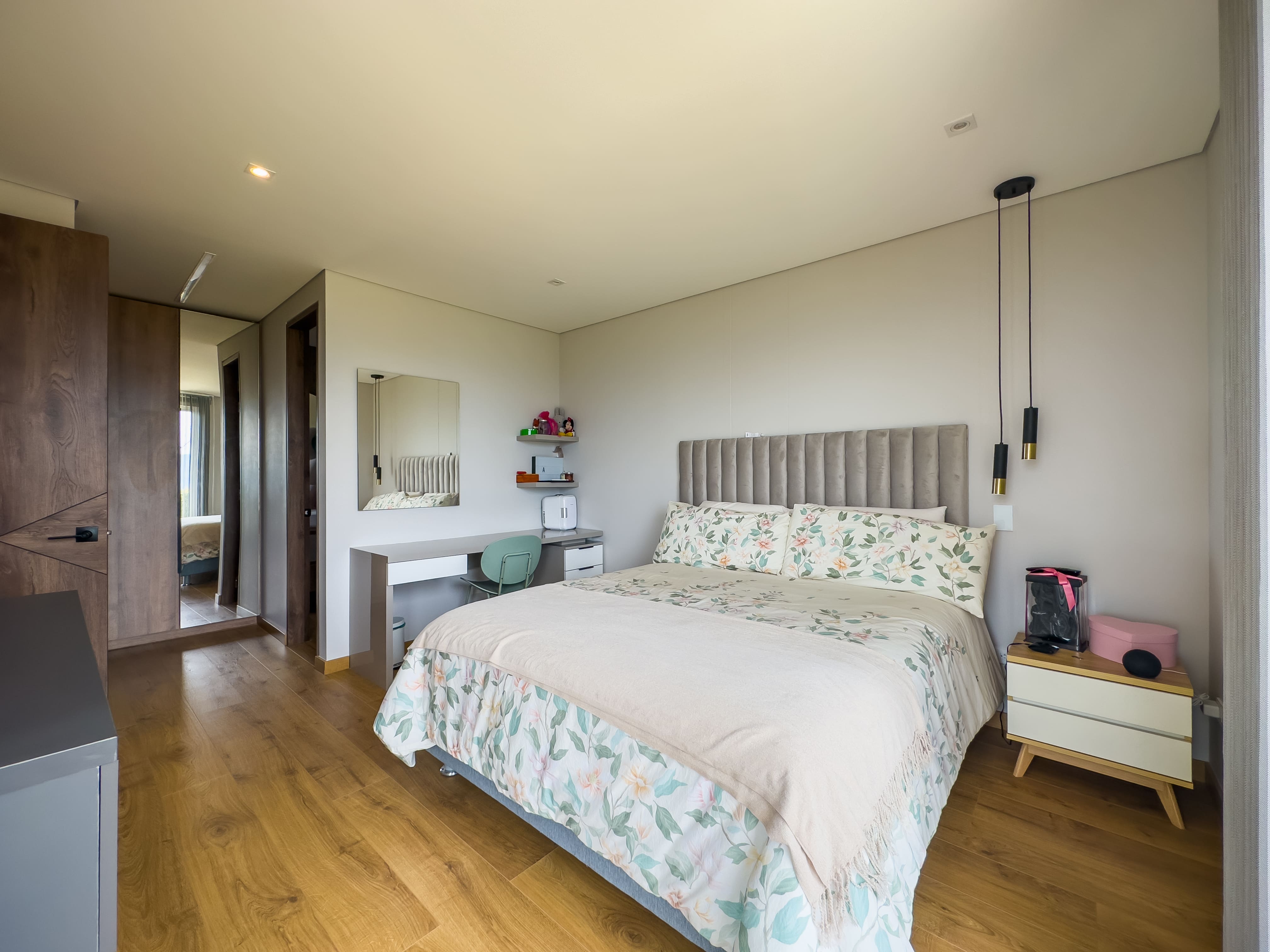 Casa con jardín a la venta, en Yerbabuena.