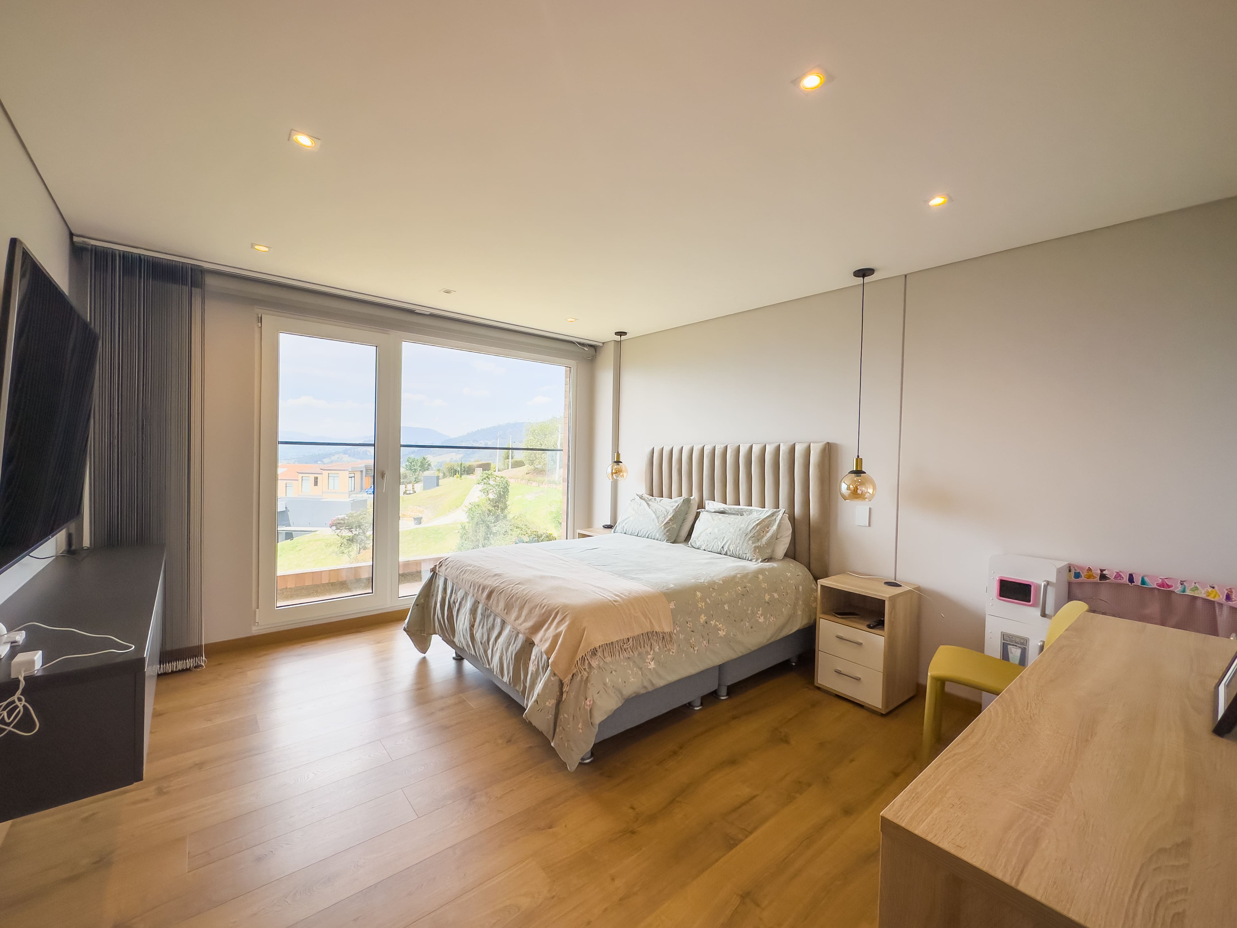 Casa con jardín a la venta, en Yerbabuena.