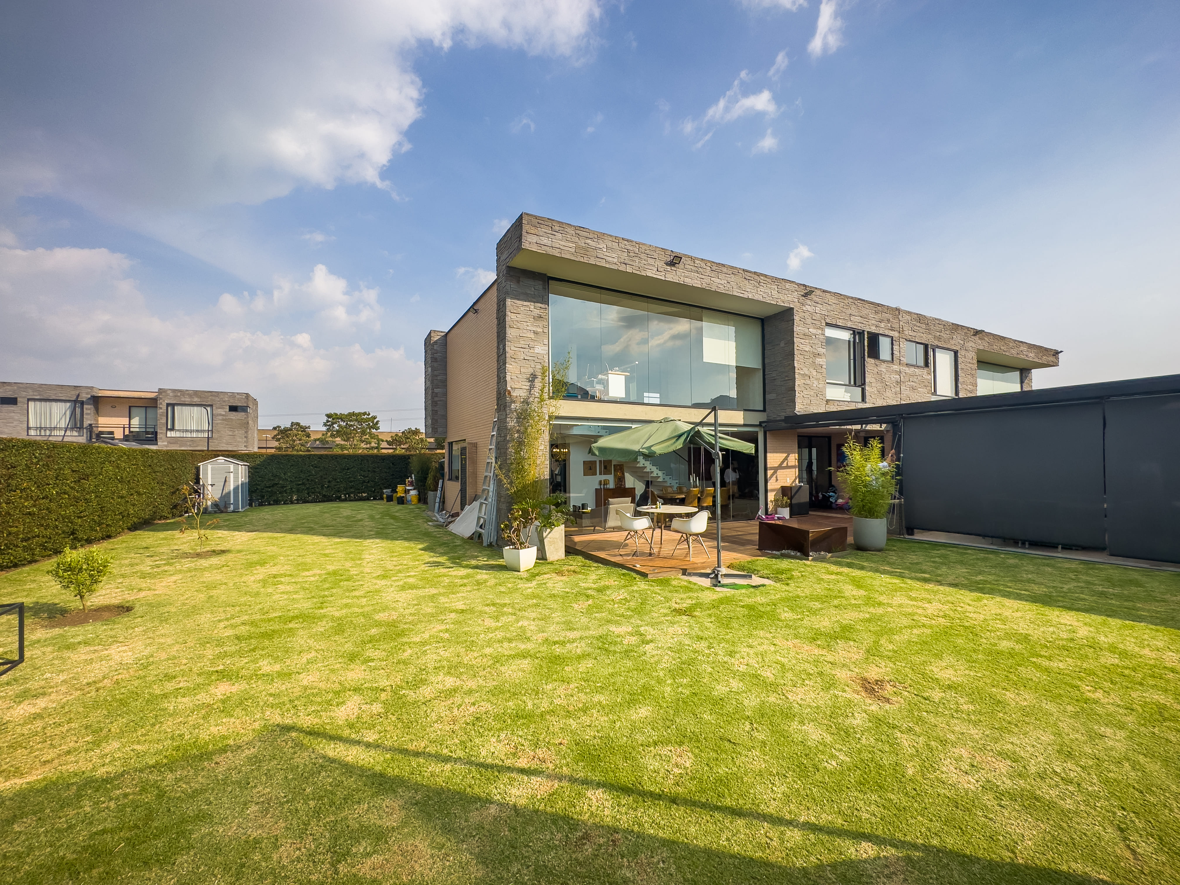 Casa con zona verde a la venta, en Cota.