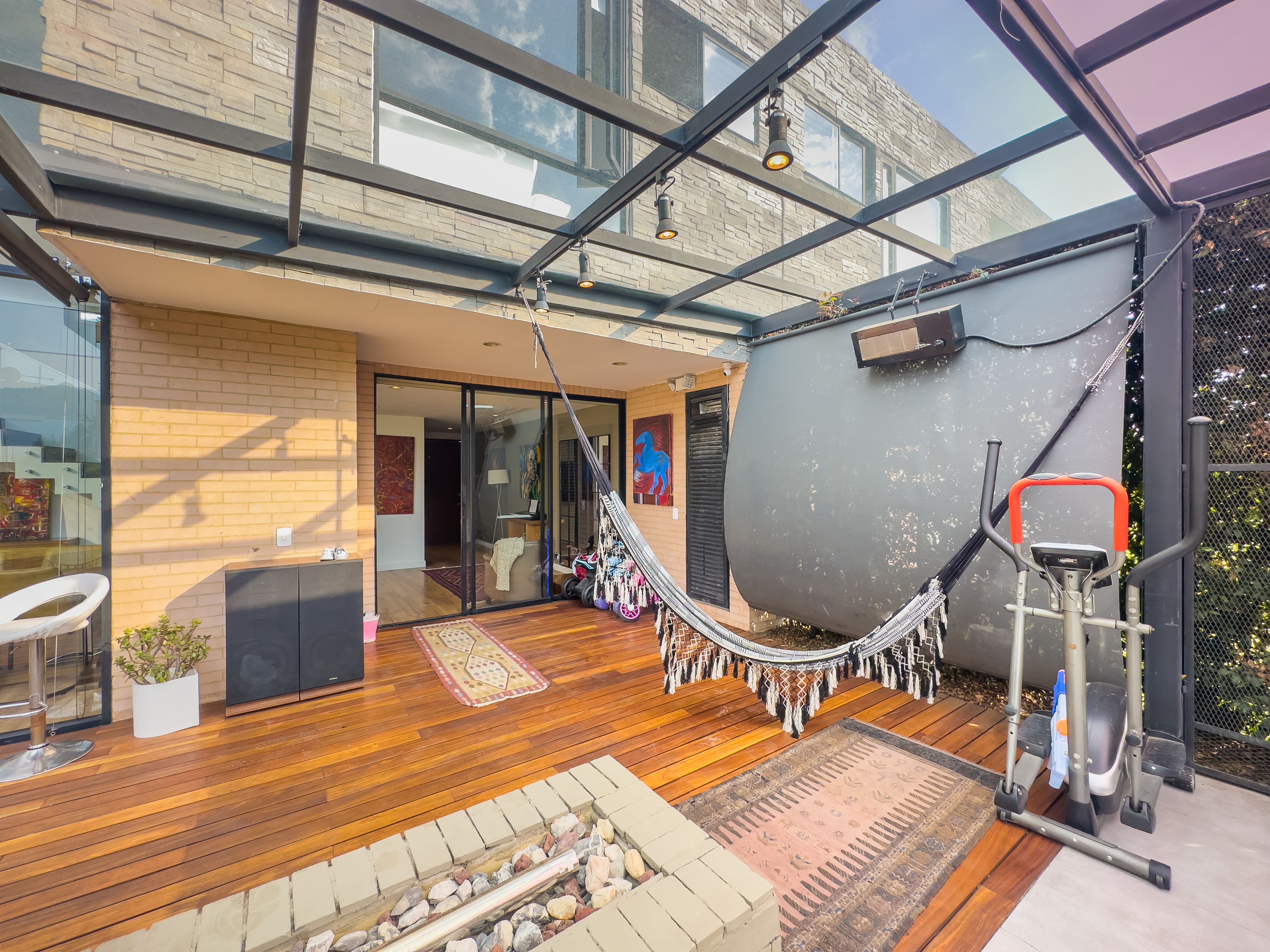 Casa con zona verde a la venta, en Cota.