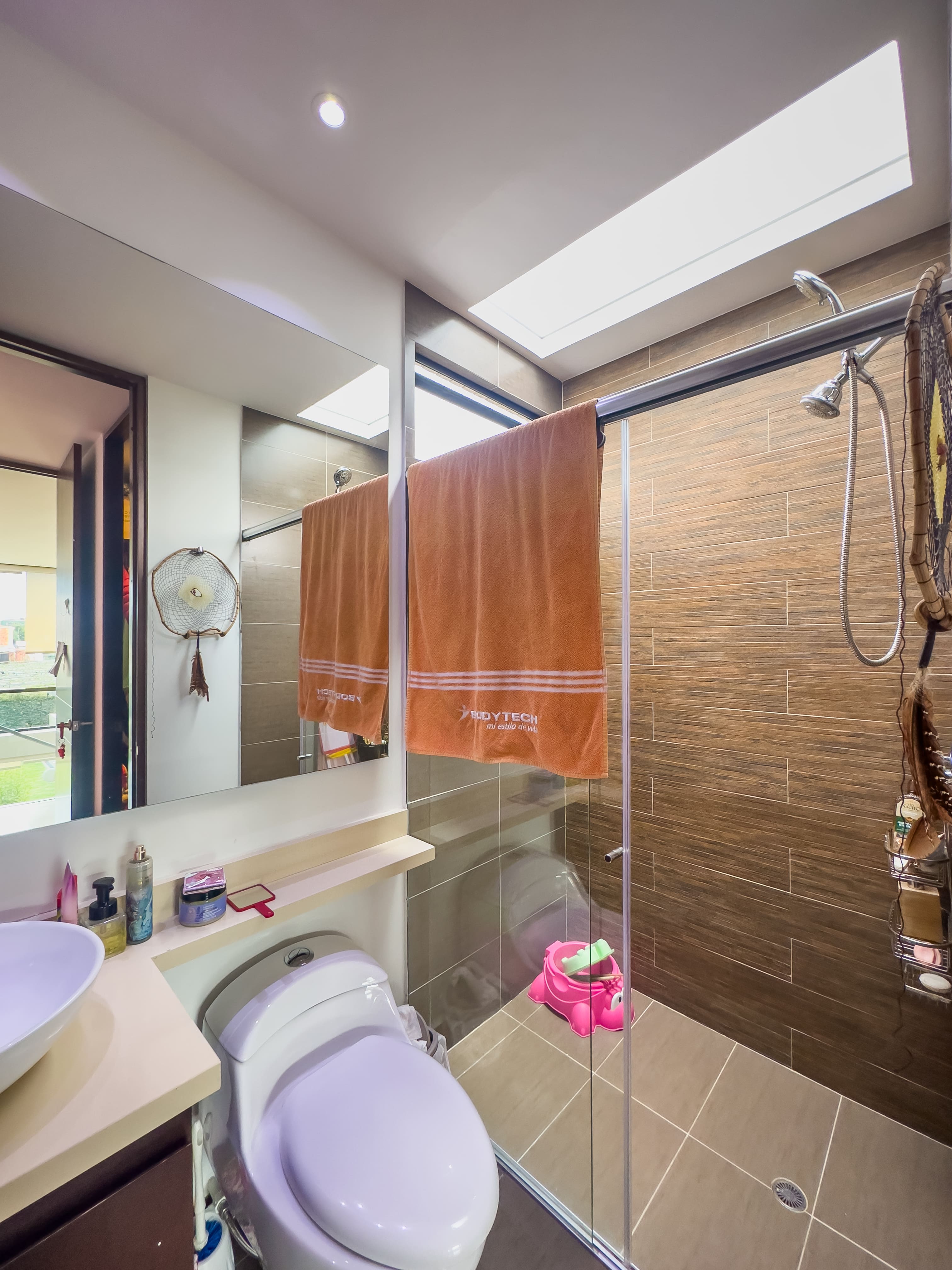 Casa con zona verde a la venta, en Cota.