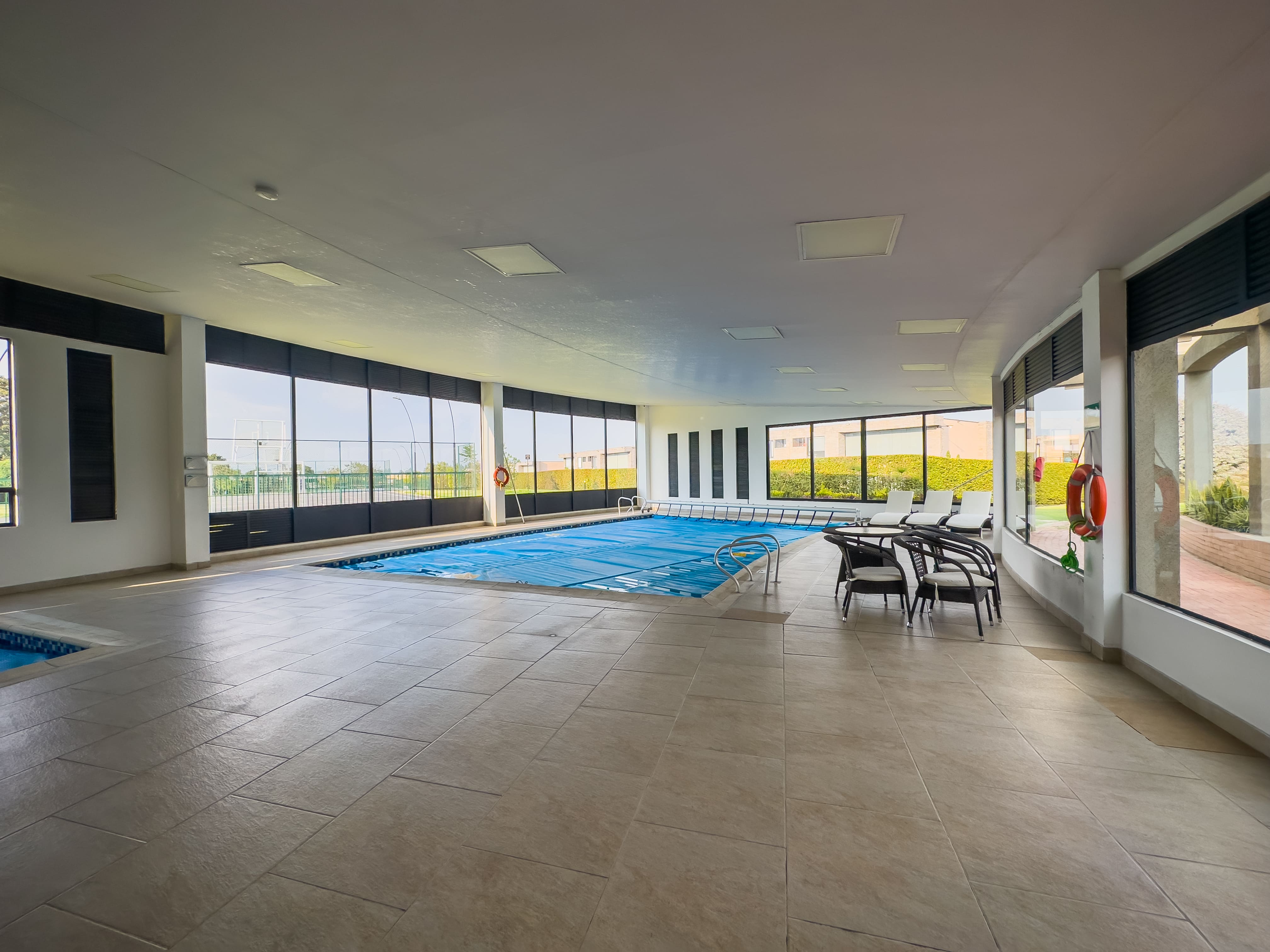 Casa con zona verde a la venta, en Cota.