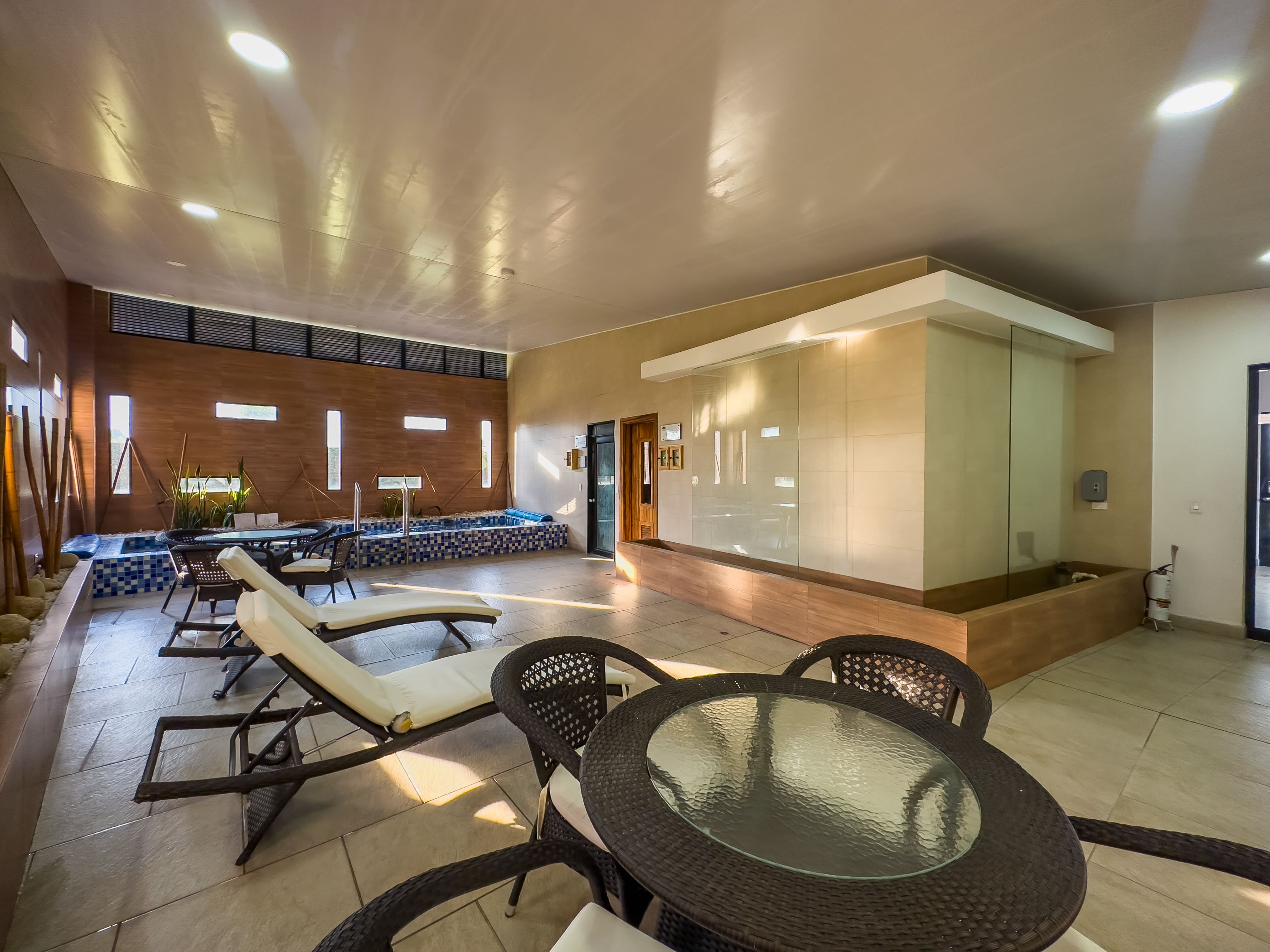 Casa con zona verde a la venta, en Cota.