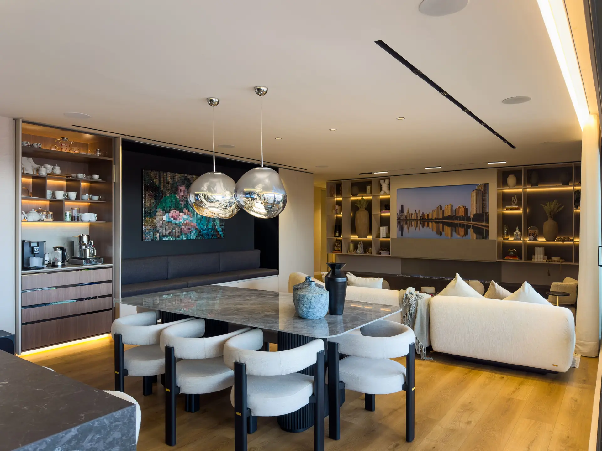 Apartamento con terraza y balcón en venta, Chico Navarra.