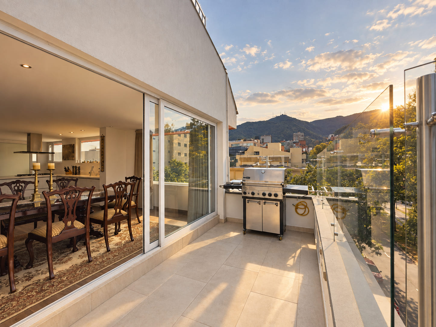 Penthouse con terraza en arriendo, Chico (Parque 93)