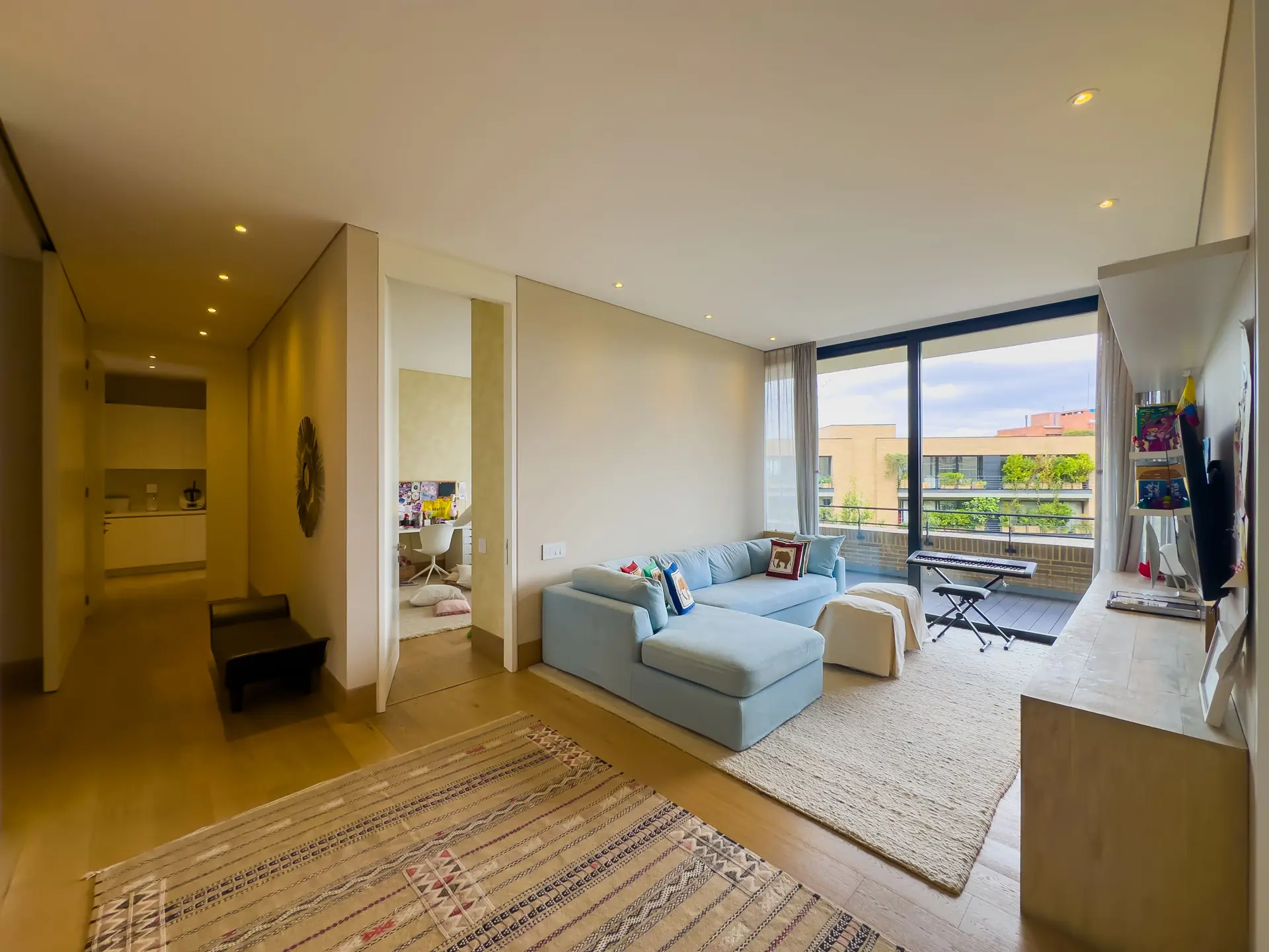 Apartamento en venta con terraza y zona verde, Santa Maria de los cerros.