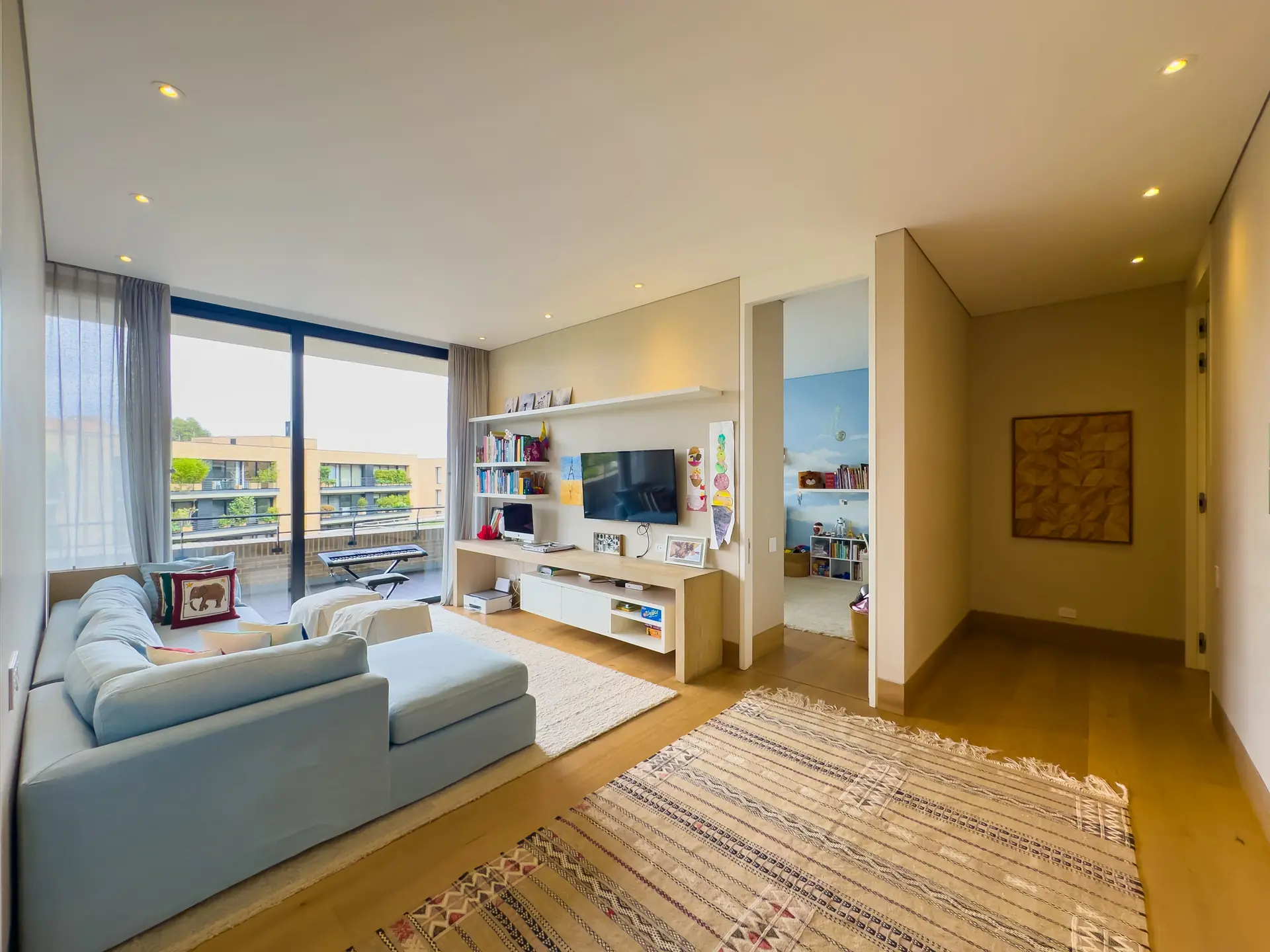 Apartamento en venta con terraza y zona verde, Santa Maria de los cerros.