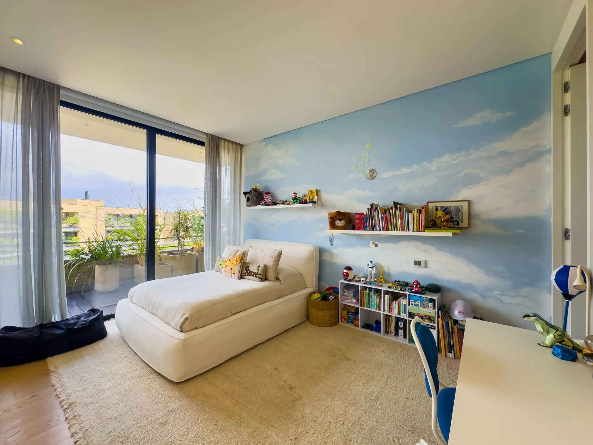 Apartamento en venta con terraza y zona verde, Santa Maria de los cerros.