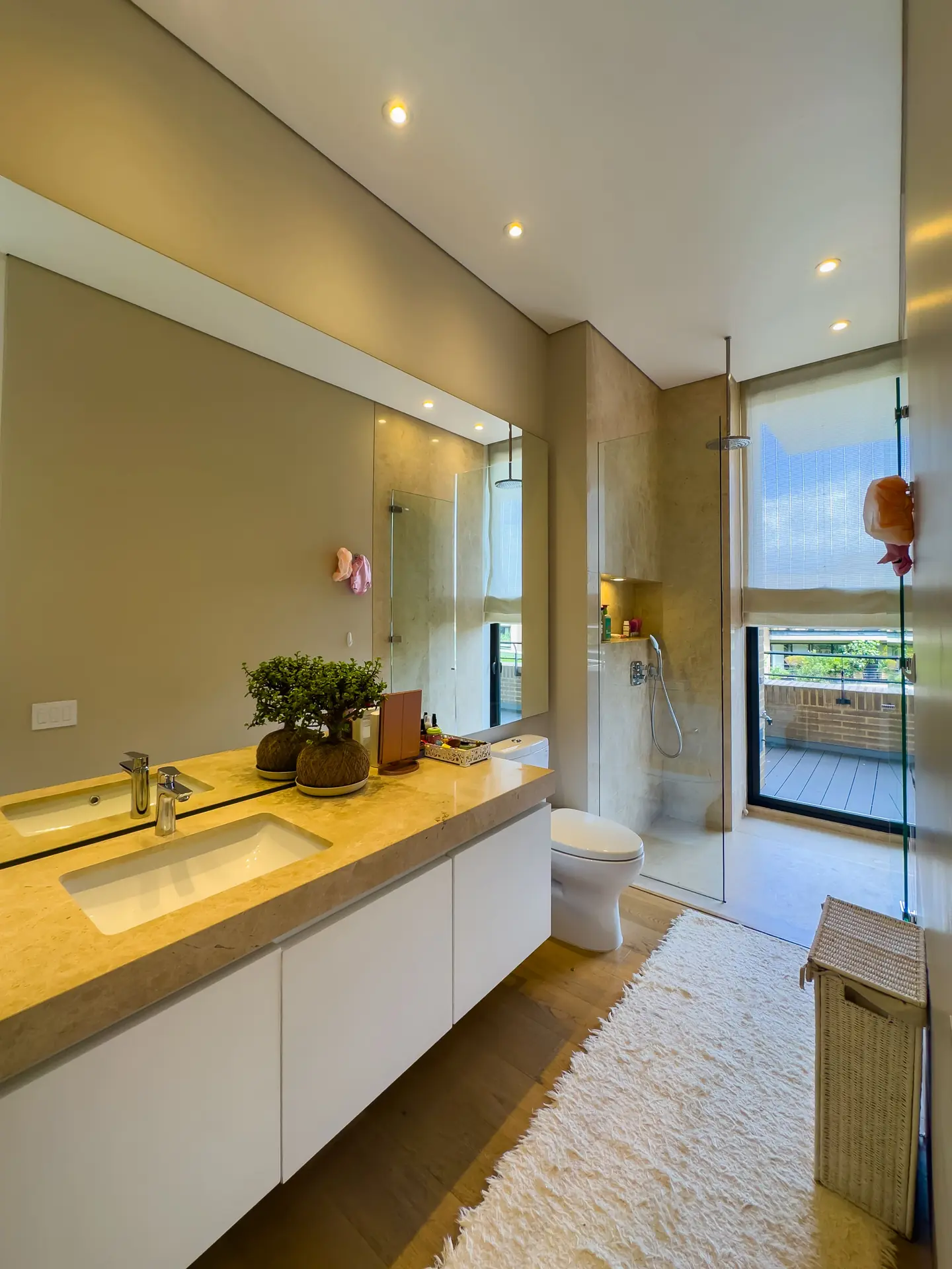 Apartamento en venta con terraza y zona verde, Santa Maria de los cerros.