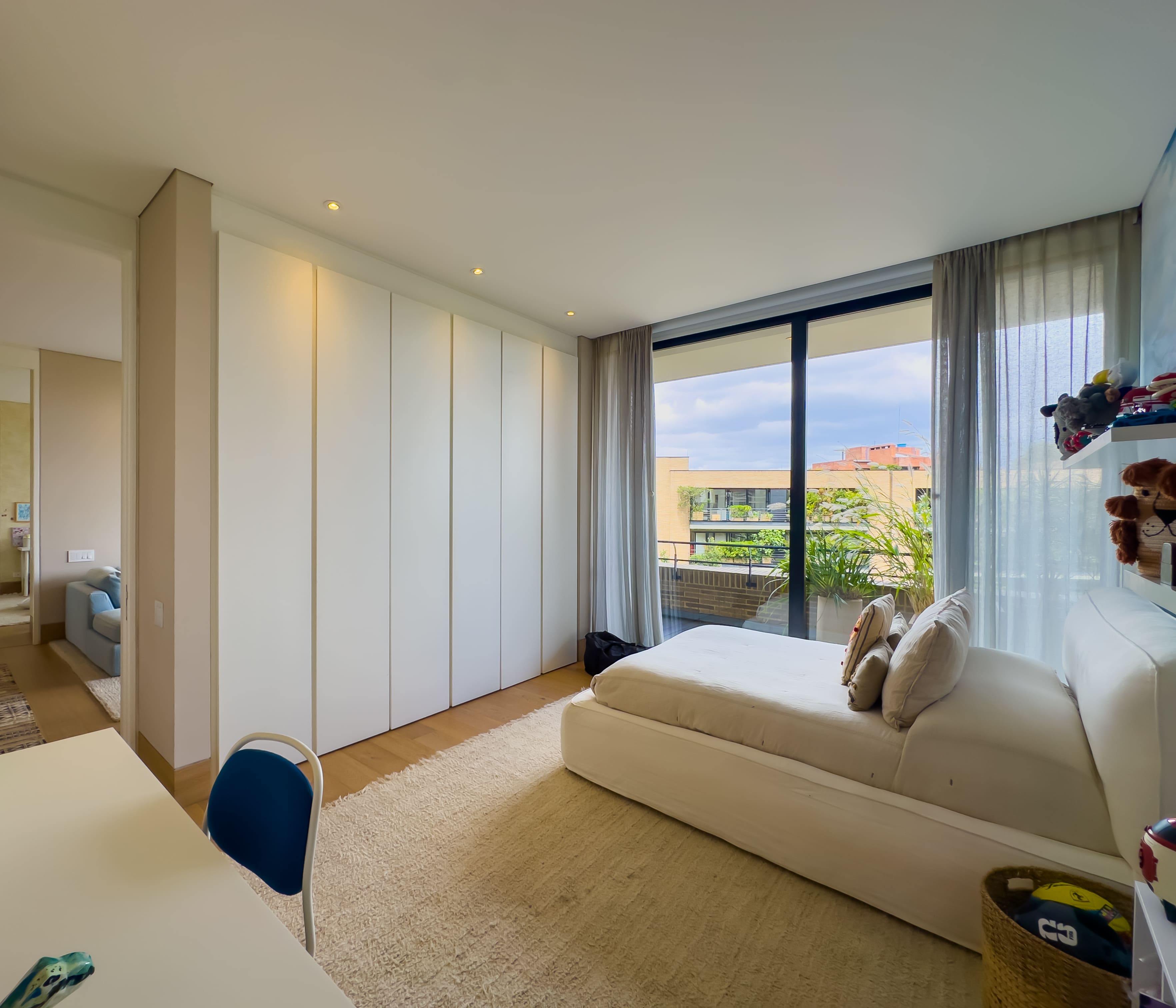 Apartamento en venta con terraza y zona verde, Santa Maria de los cerros.