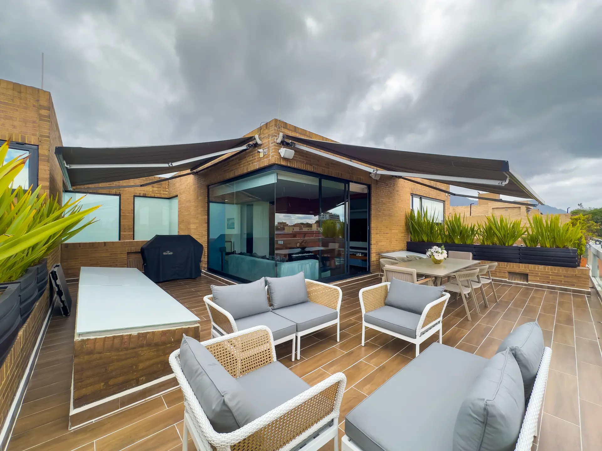 Penthouse en venta con terraza, Santa Paula.