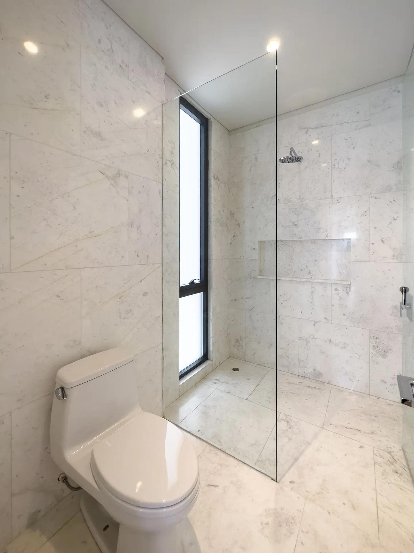 Apartamento con balcón en venta ó arriendo, Chico oriental.