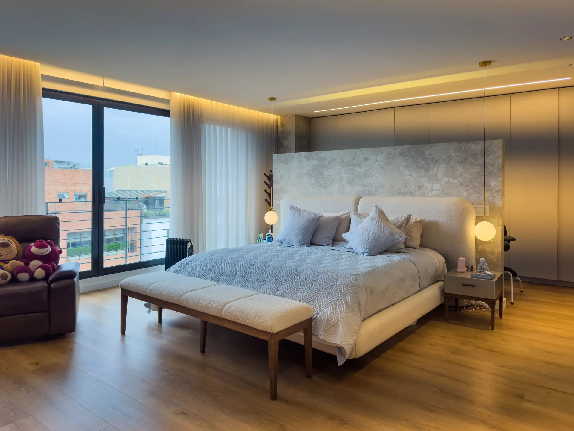 Apartamento con terraza y balcón en venta, Chico Navarra.