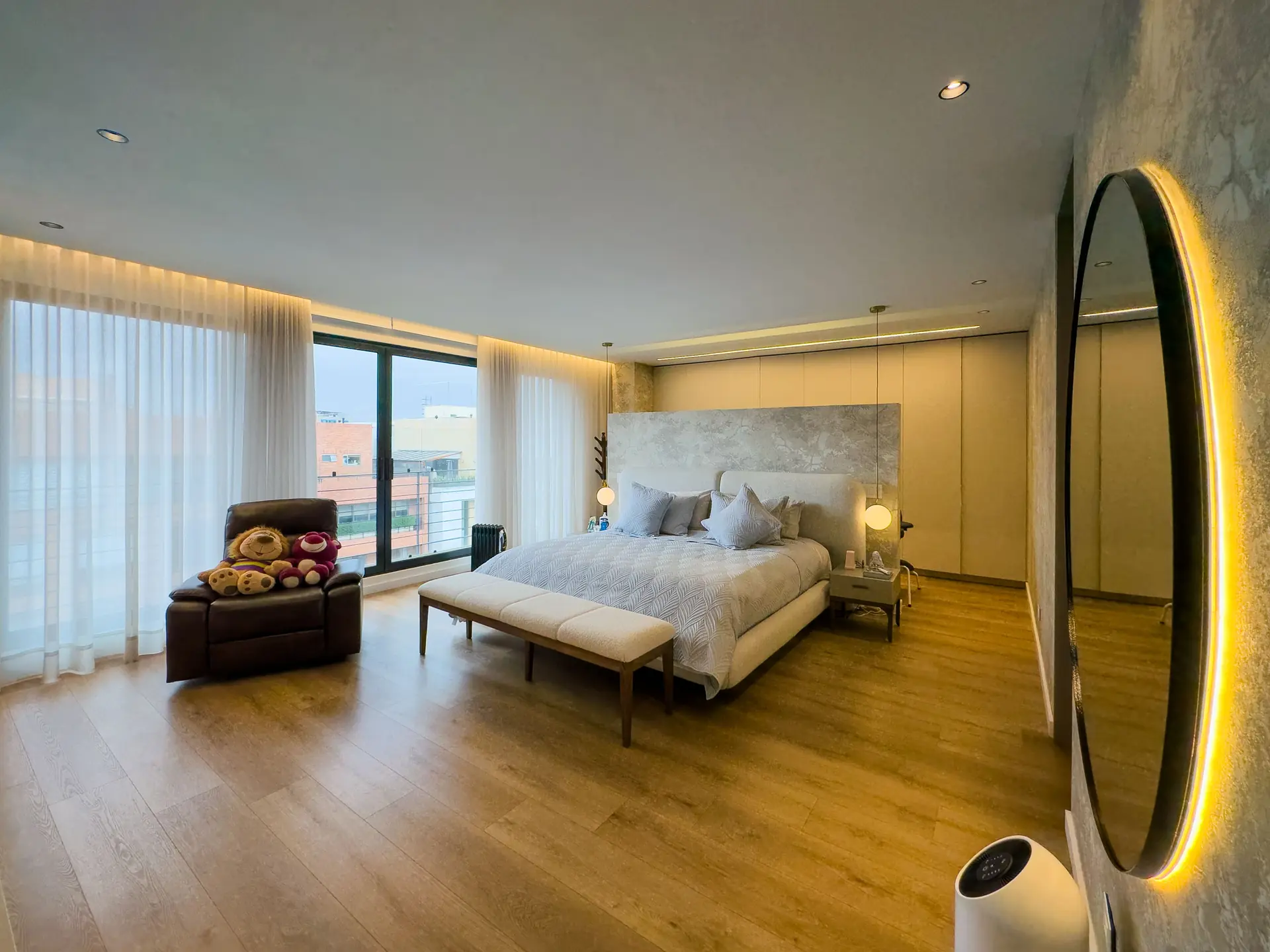 Apartamento con terraza y balcón en venta, Chico Navarra.