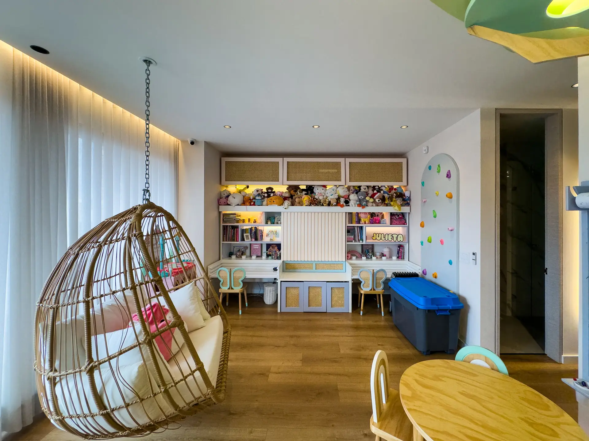 Apartamento con terraza y balcón en venta, Chico Navarra.