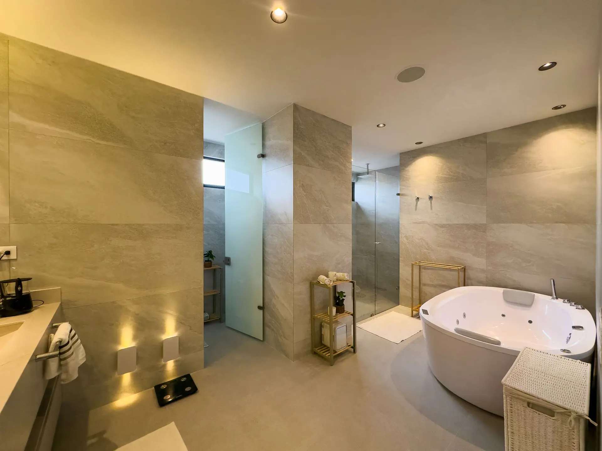 Apartamento con terraza y balcón en venta, Chico Navarra.