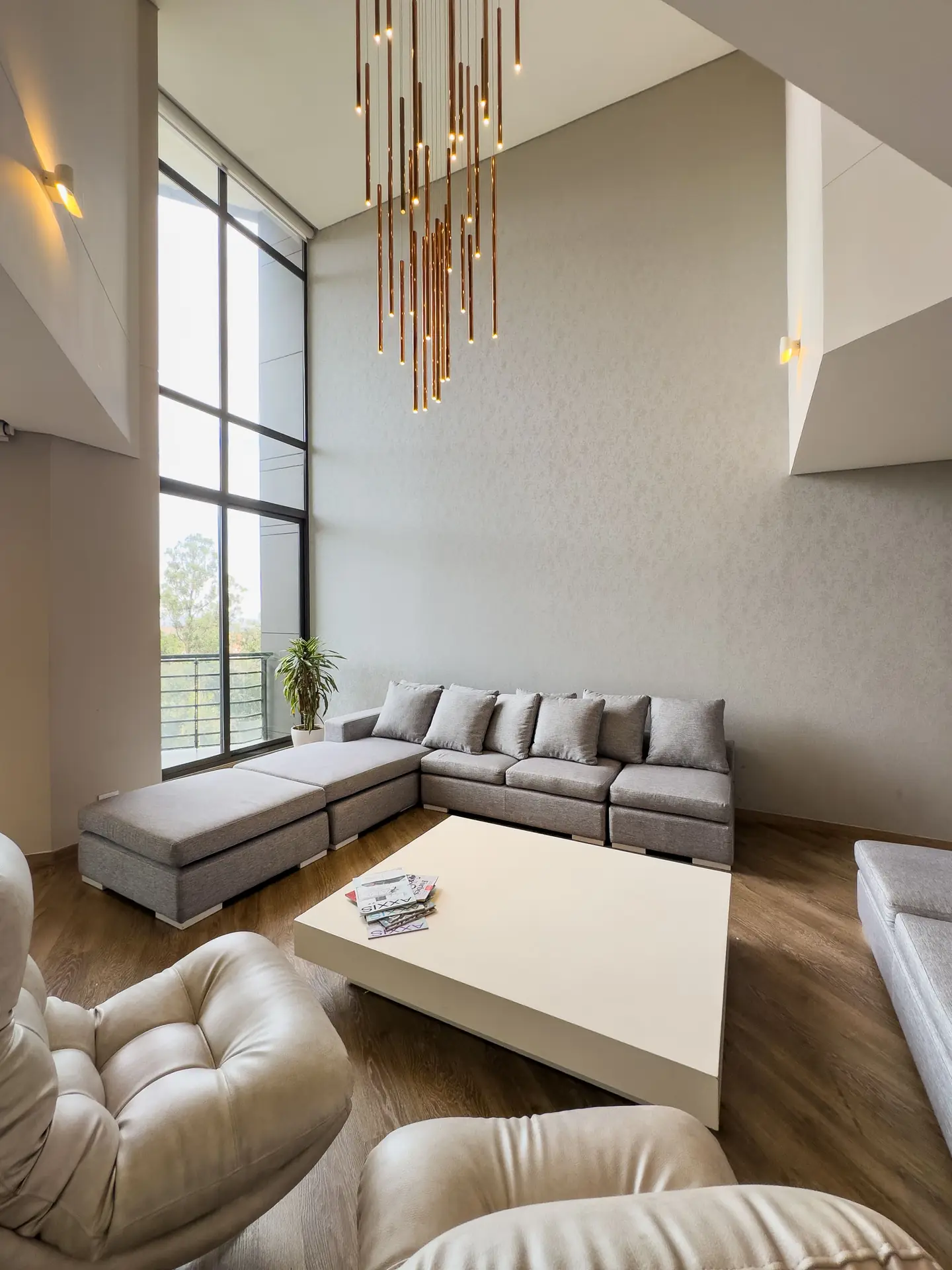 Apartamento dúplex con balcón en venta, Rosales.