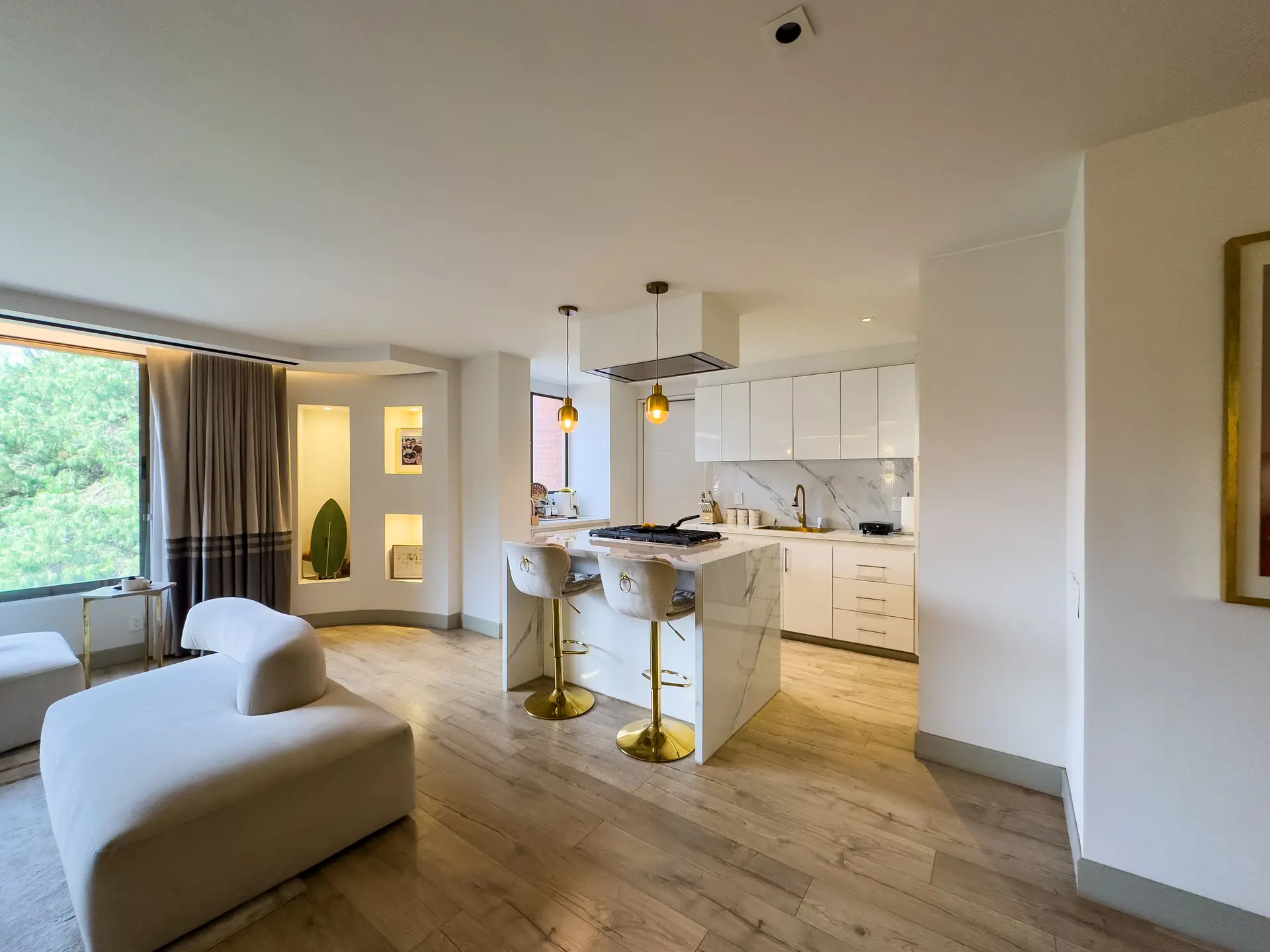 Apartamento REMODELADO exterior en venta, Rosales.
