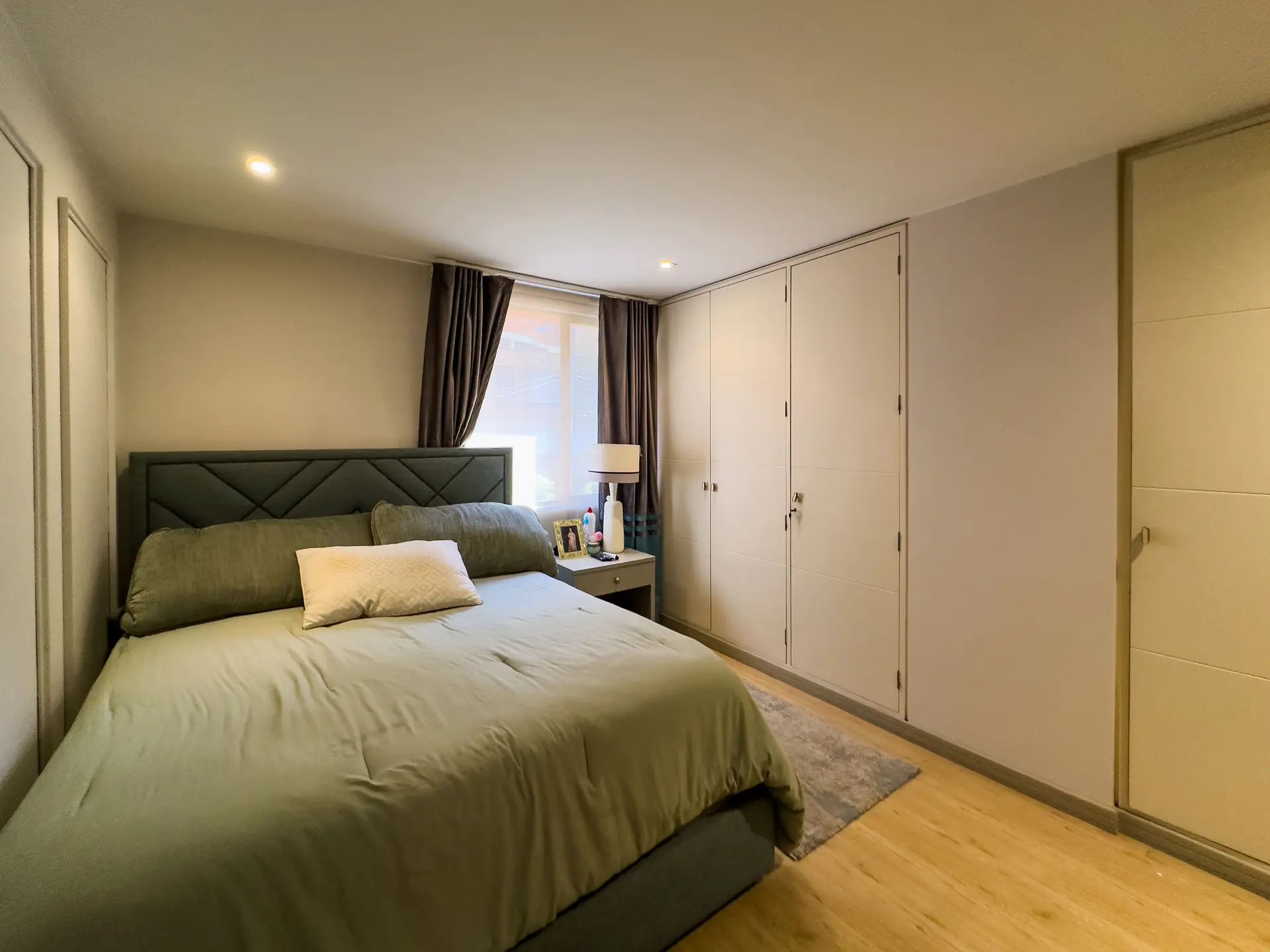Apartamento REMODELADO exterior en venta, Rosales.