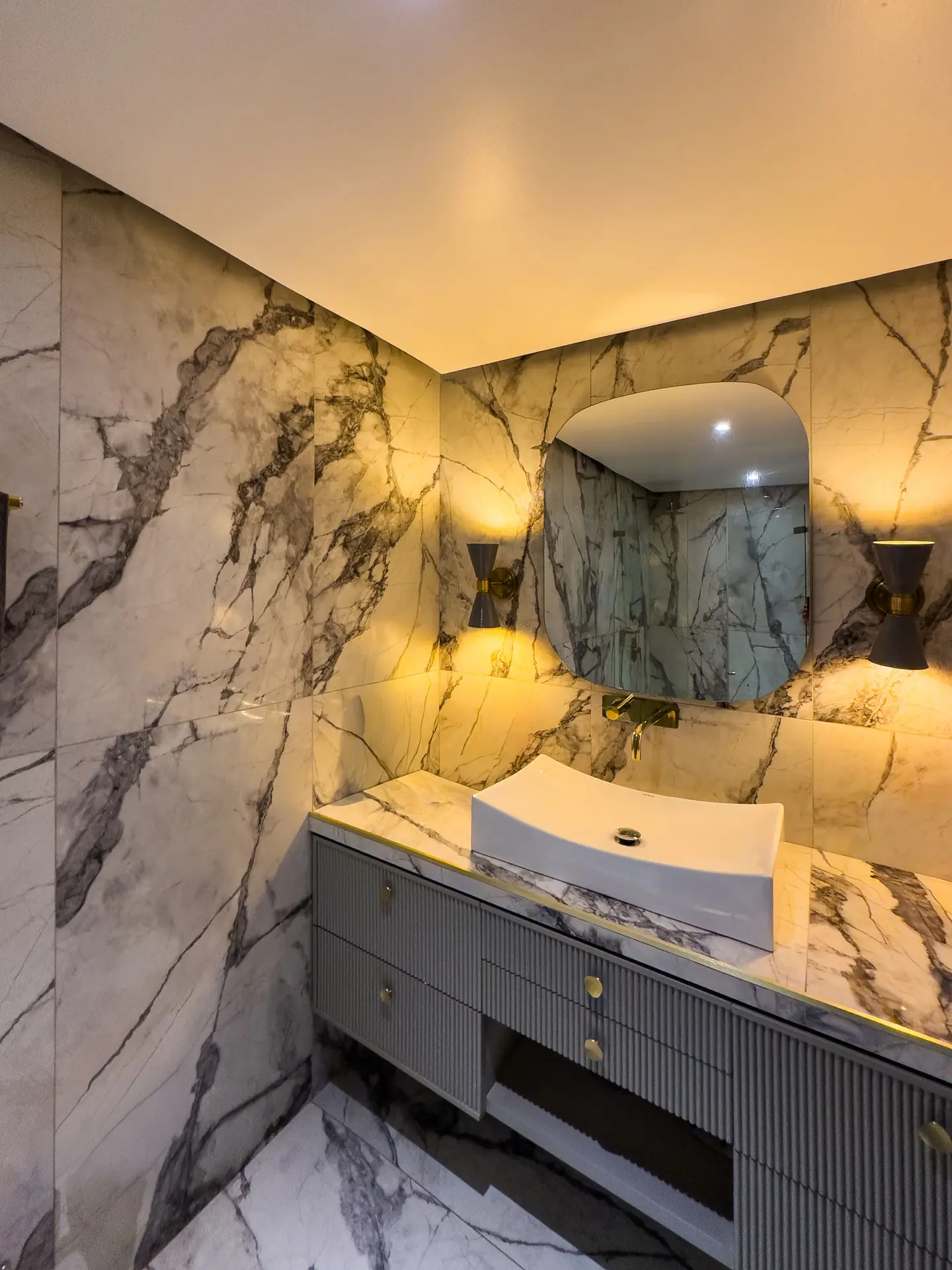 Apartamento REMODELADO exterior en venta, Rosales.