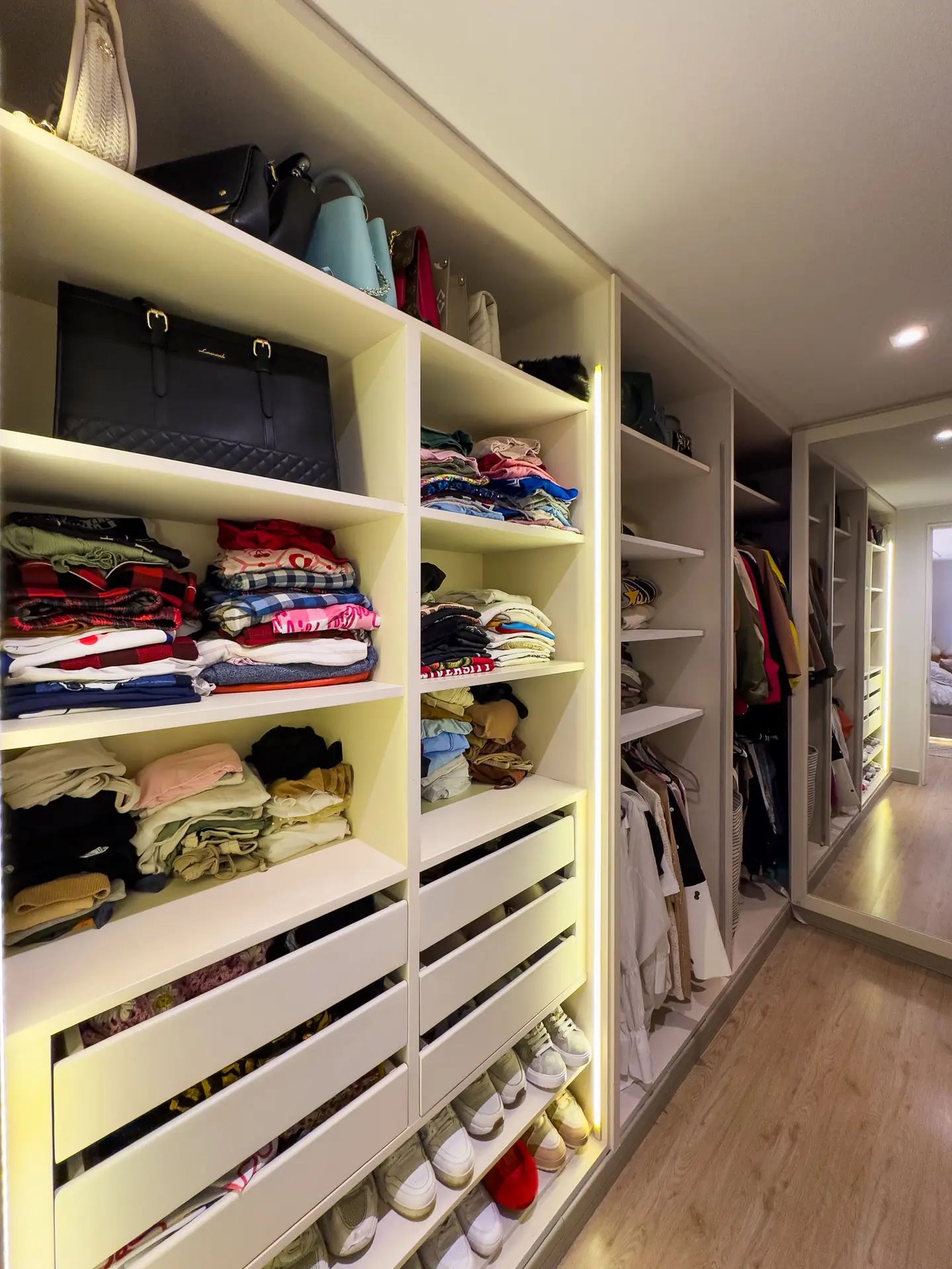 Apartamento REMODELADO exterior en venta, Rosales.