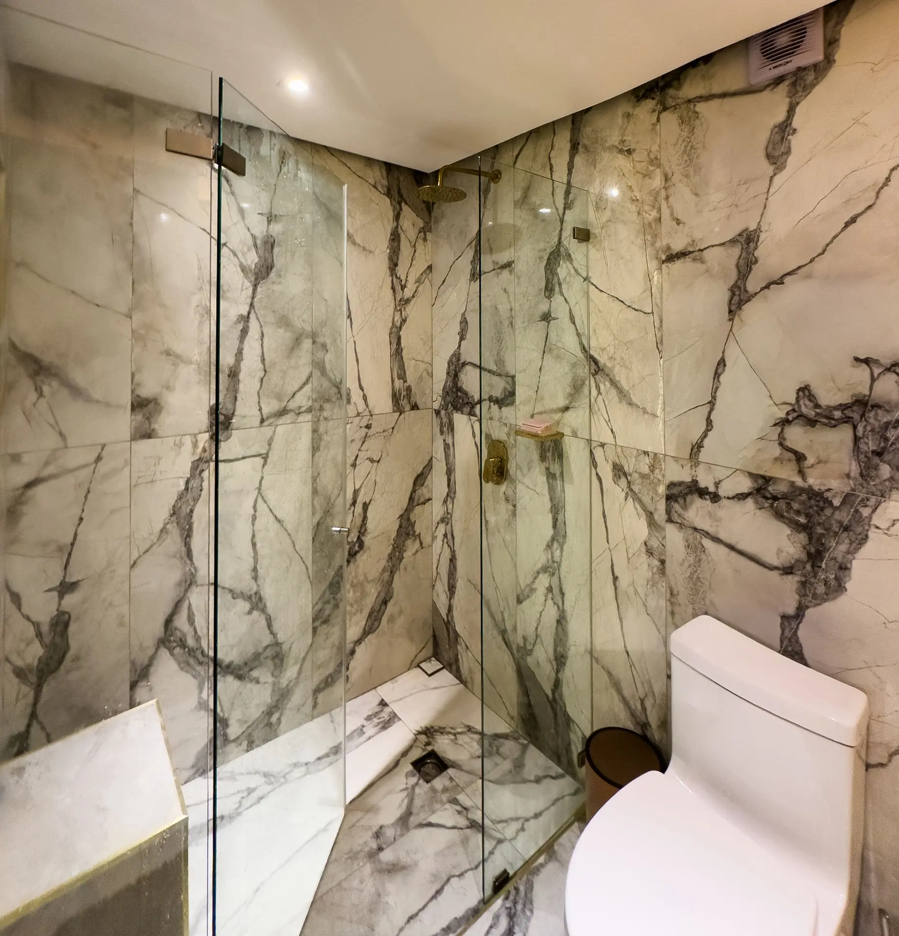 Apartamento REMODELADO exterior en venta, Rosales.