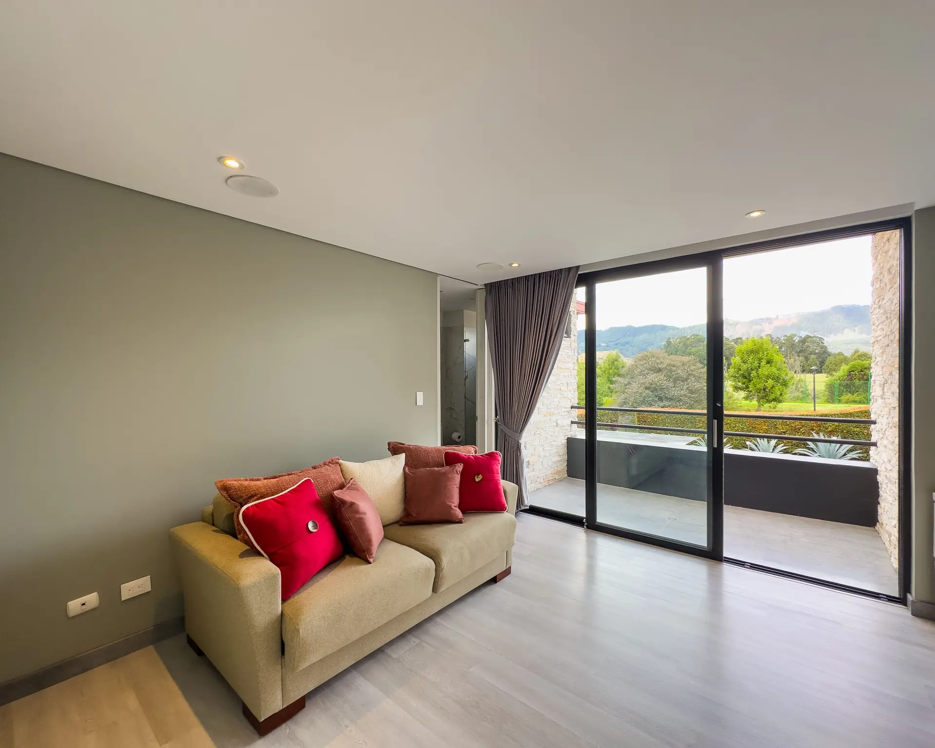 Casa con jardín y terraza a la venta, en Hato Grande