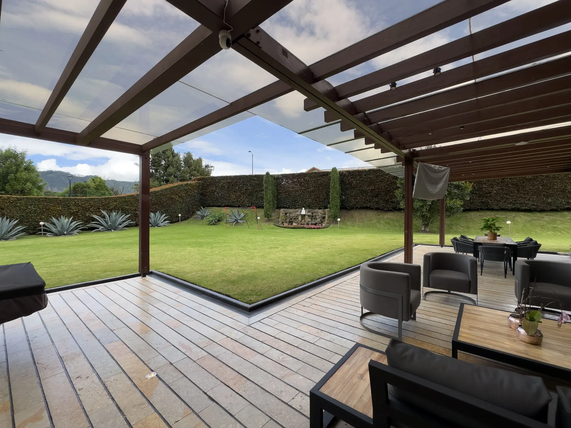 Casa con jardín y terraza a la venta, en Hato Grande