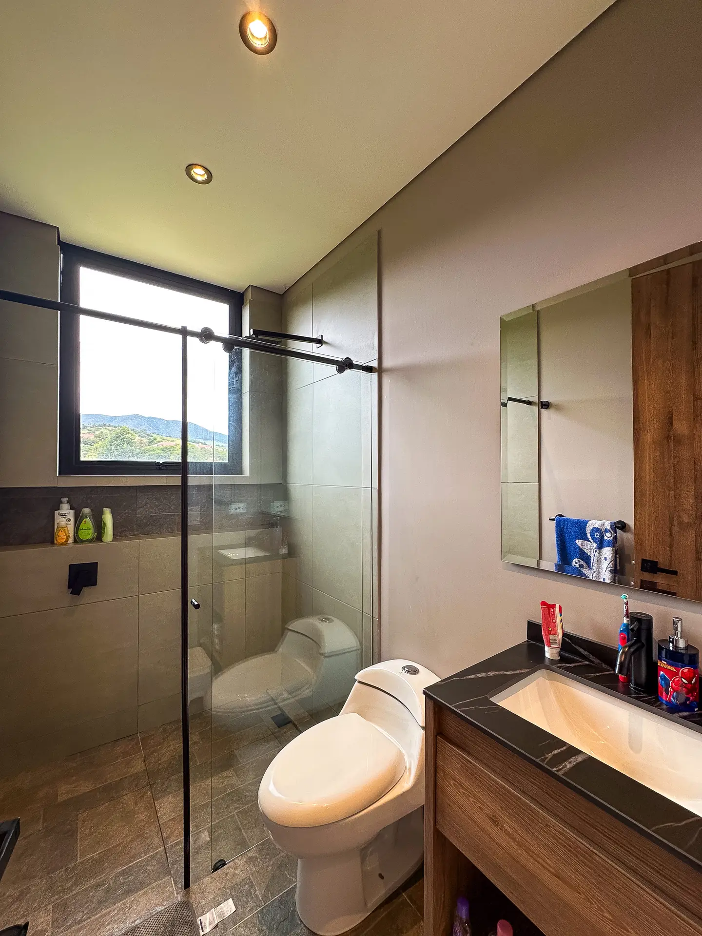 Casa con terraza y jardín en venta, en La Calera