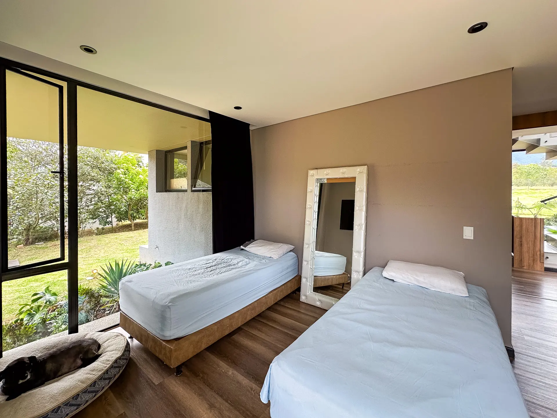 Casa con terraza y jardín en venta, en La Calera
